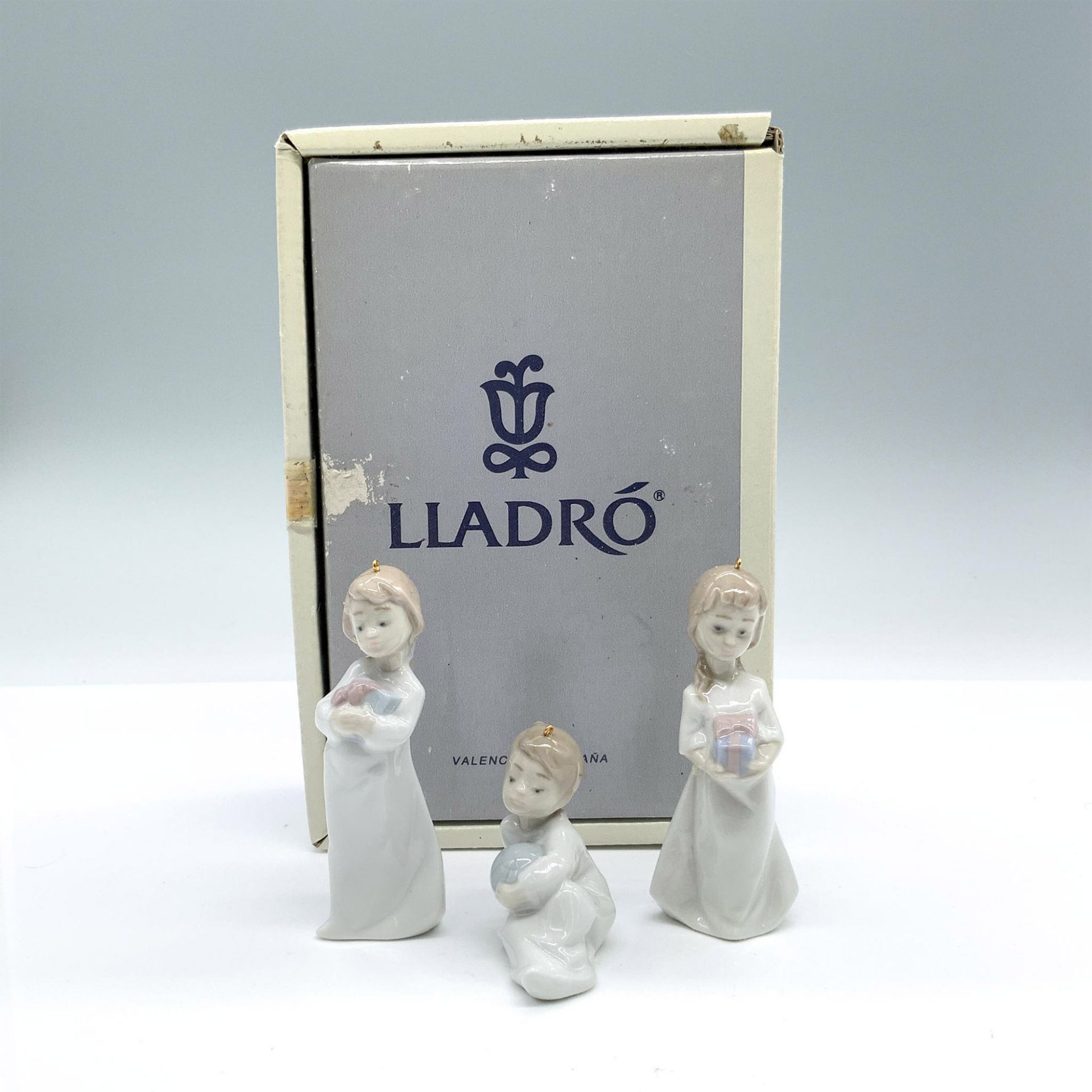 Lladro Christmas Morning Mini Figural Ornament Set 1005940 - Bild 4 aus 4