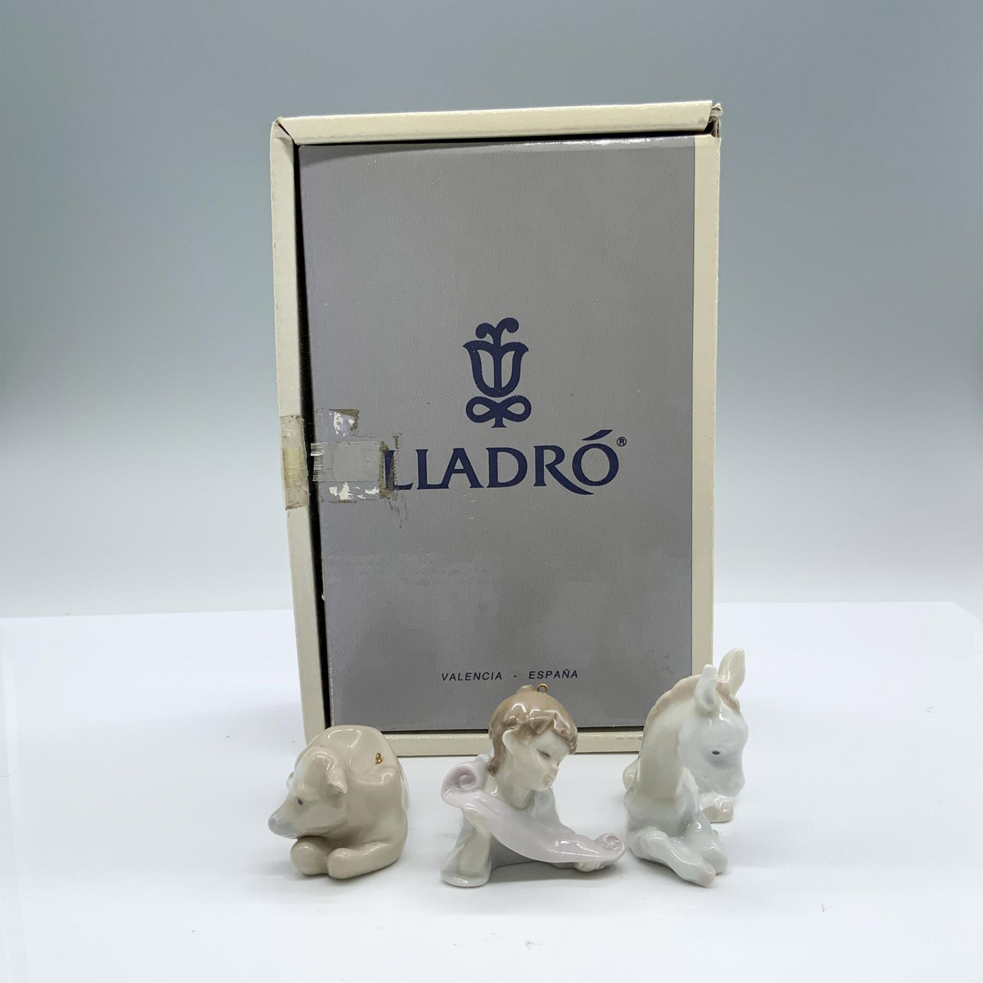 Lladro Porcelain Mini Figural Ornament Set 1006095 - Image 4 of 4