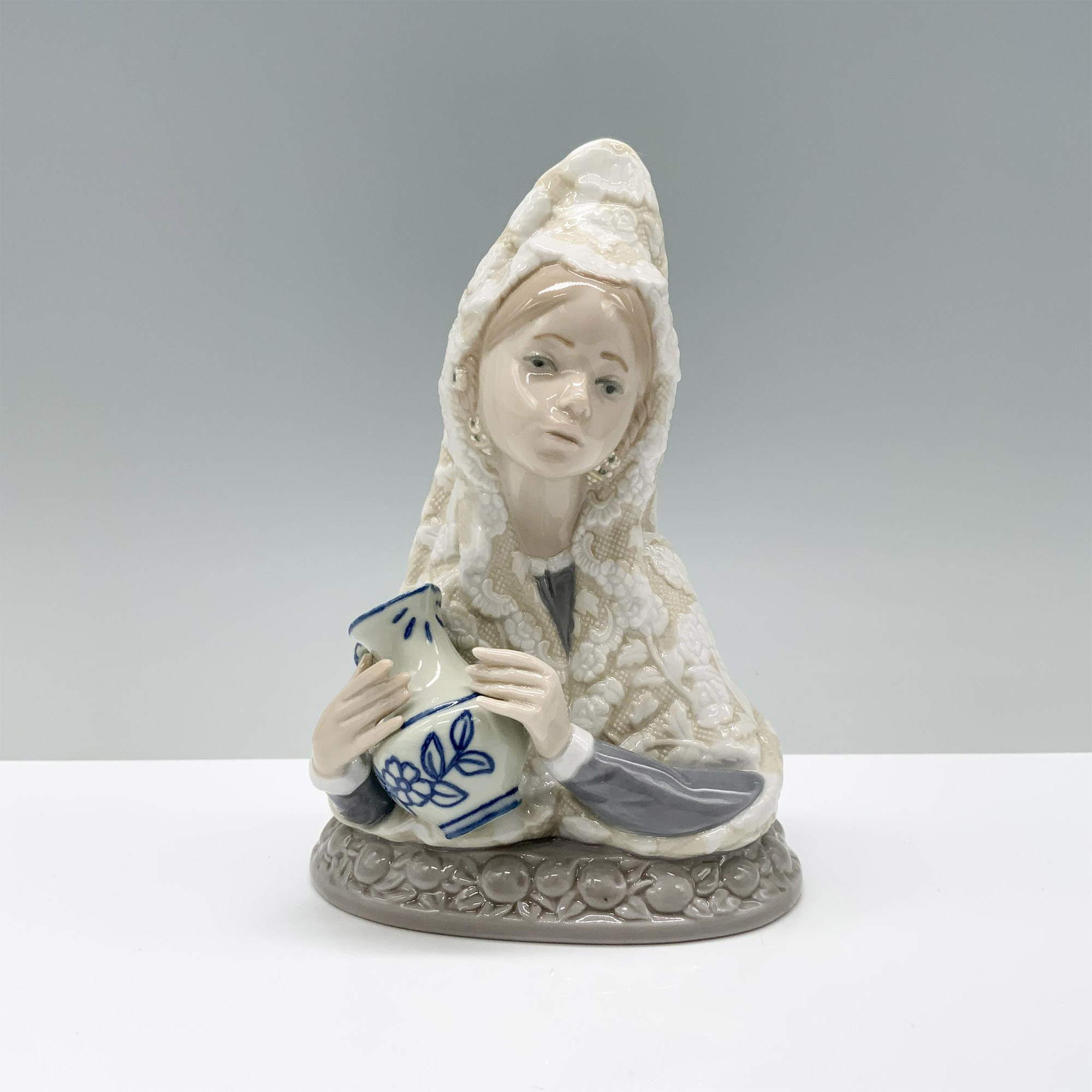 Valencian Beauty 1005670 - Lladro Porcelain Bust