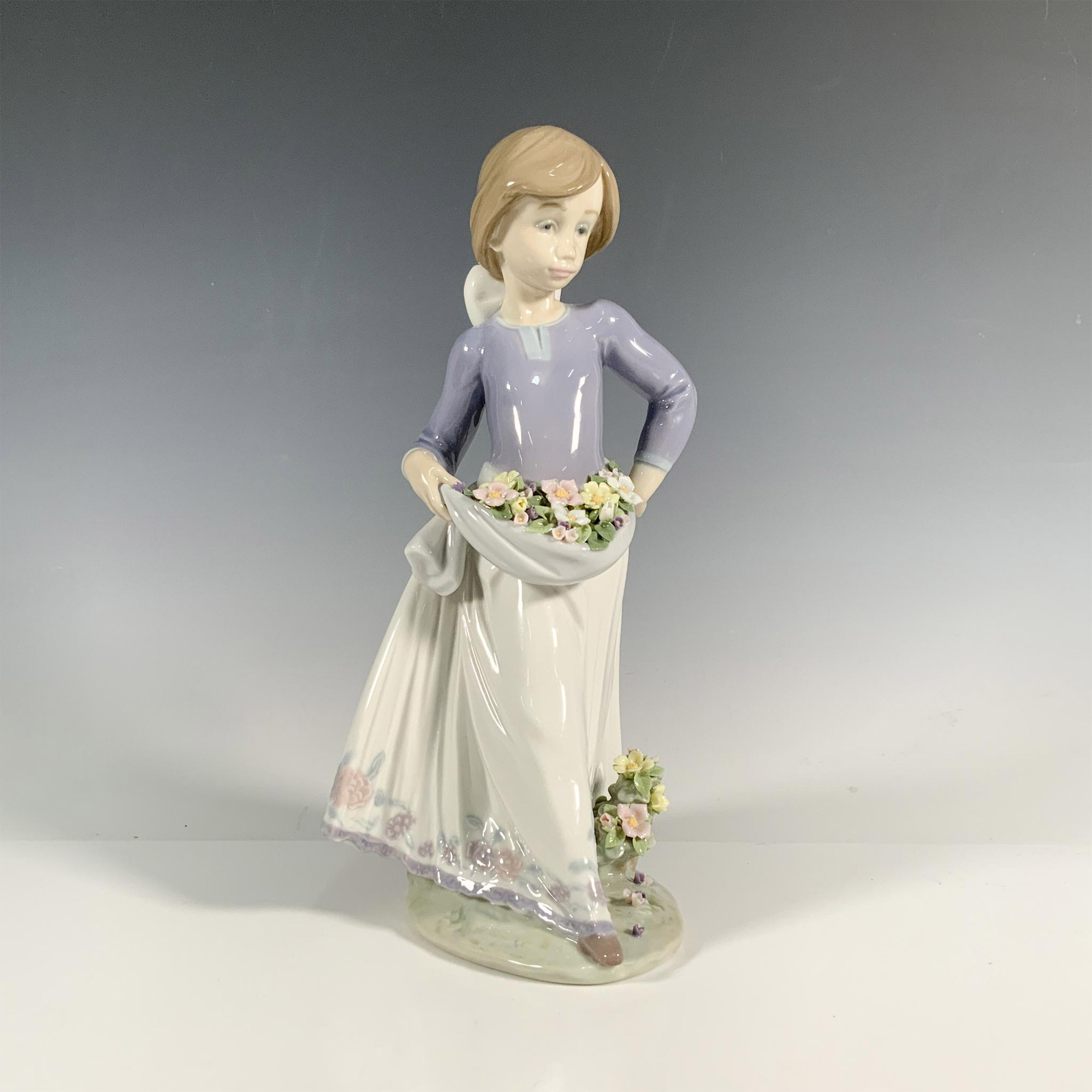 Precious Petals 1005894 - Lladro Porcelain Figurine