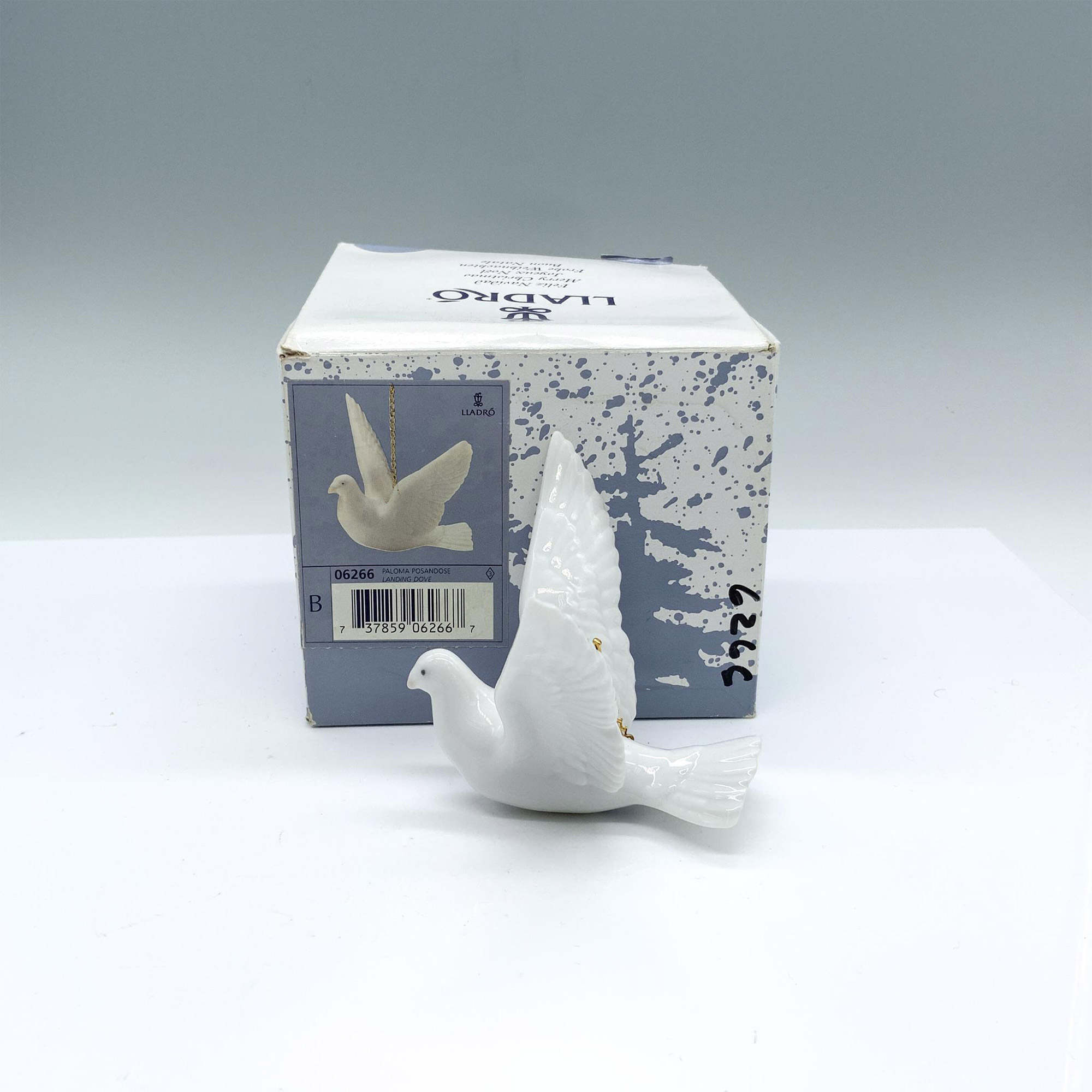 Lladro Porcelain Ornament, Landing Dove 1006266 - Image 6 of 6