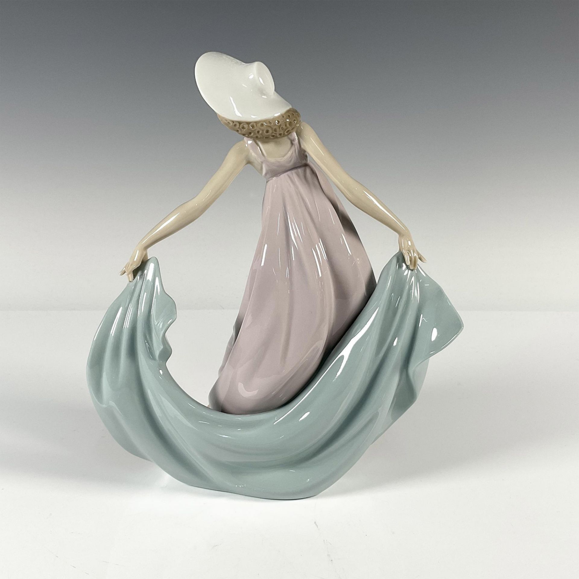Lladro Porcelain Figurine, May Dance 1005663 - Image 2 of 3