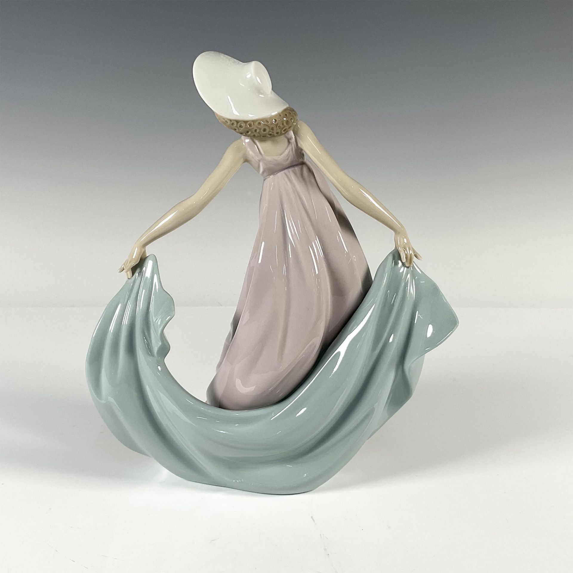 Lladro Porcelain Figurine, May Dance 1005663 - Bild 2 aus 3