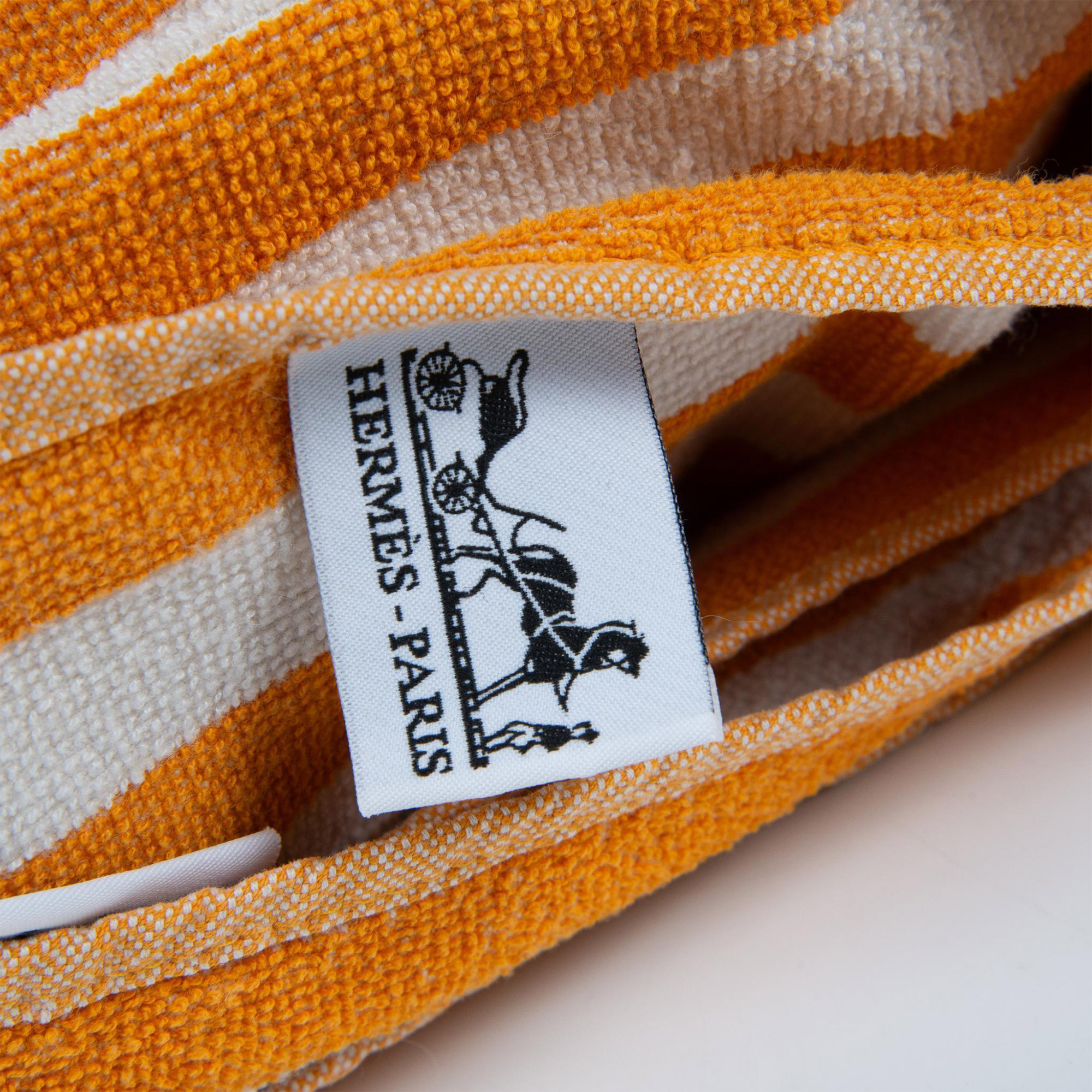 2pc Hermes Yachting Towel & Smiles in Third Millenary Game - Image 2 of 9