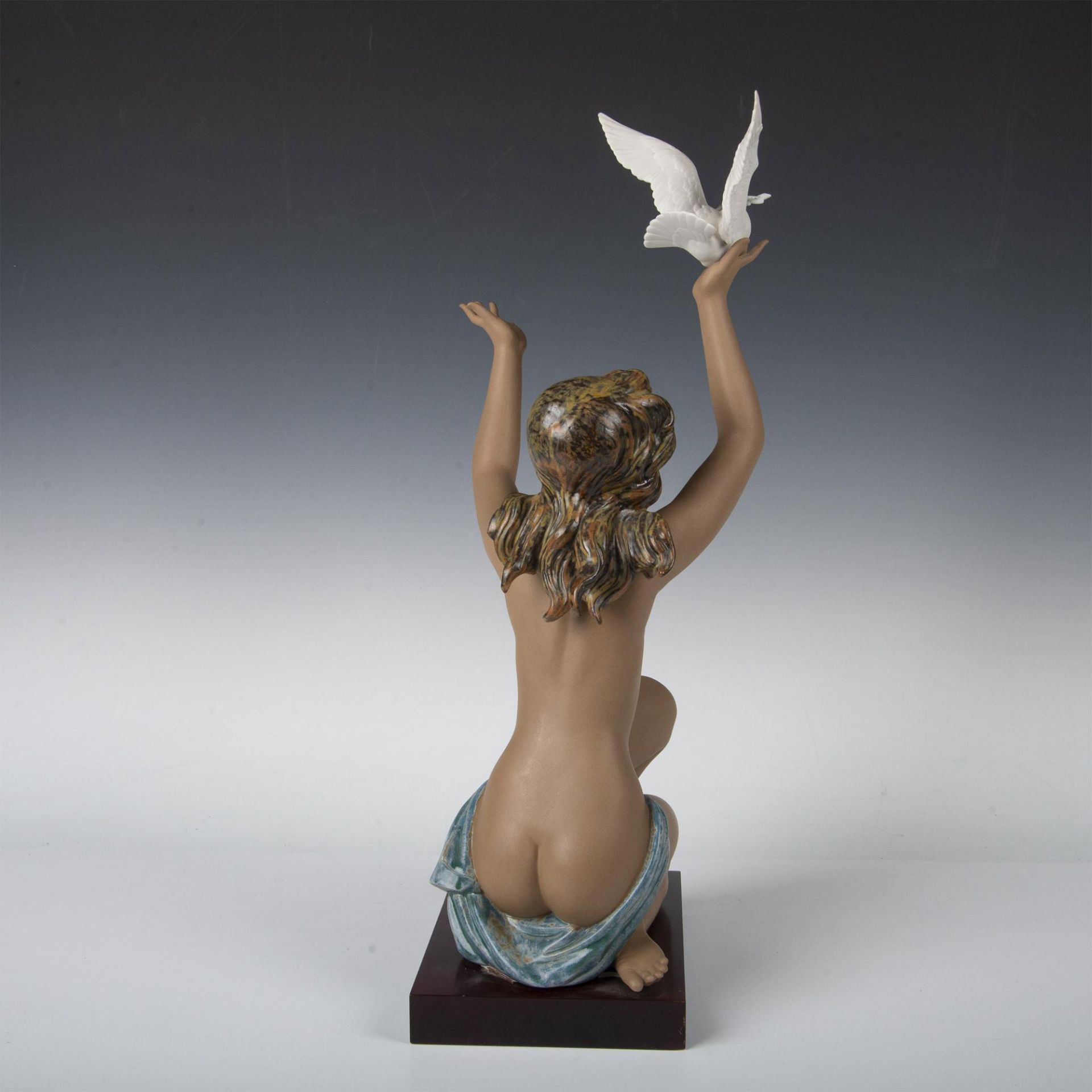 Peace Offering 1013559 - Lladro Porcelain Figurine - Image 7 of 7