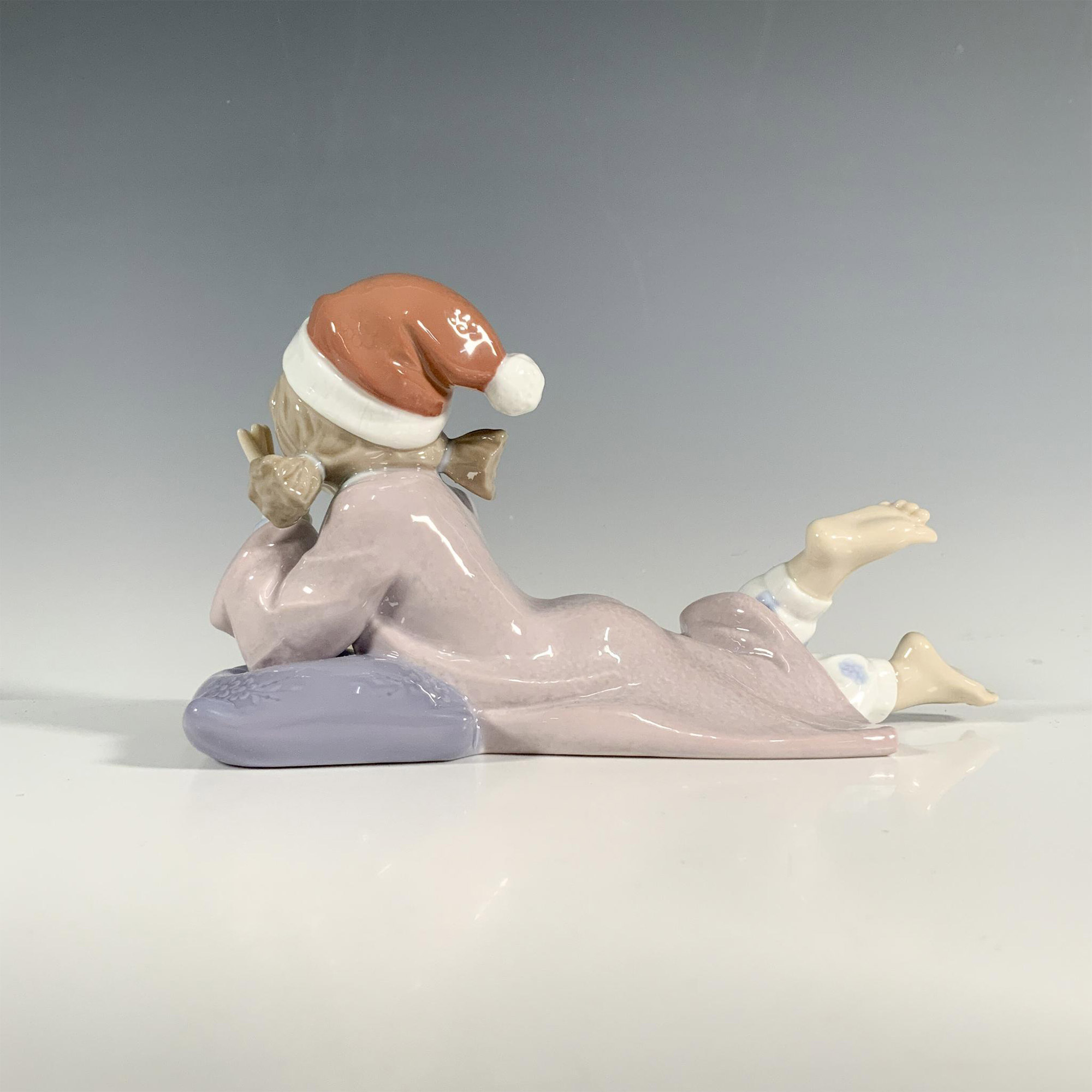 Christmas Wishes 1006194 - Lladro Porcelain Figurine - Image 2 of 4