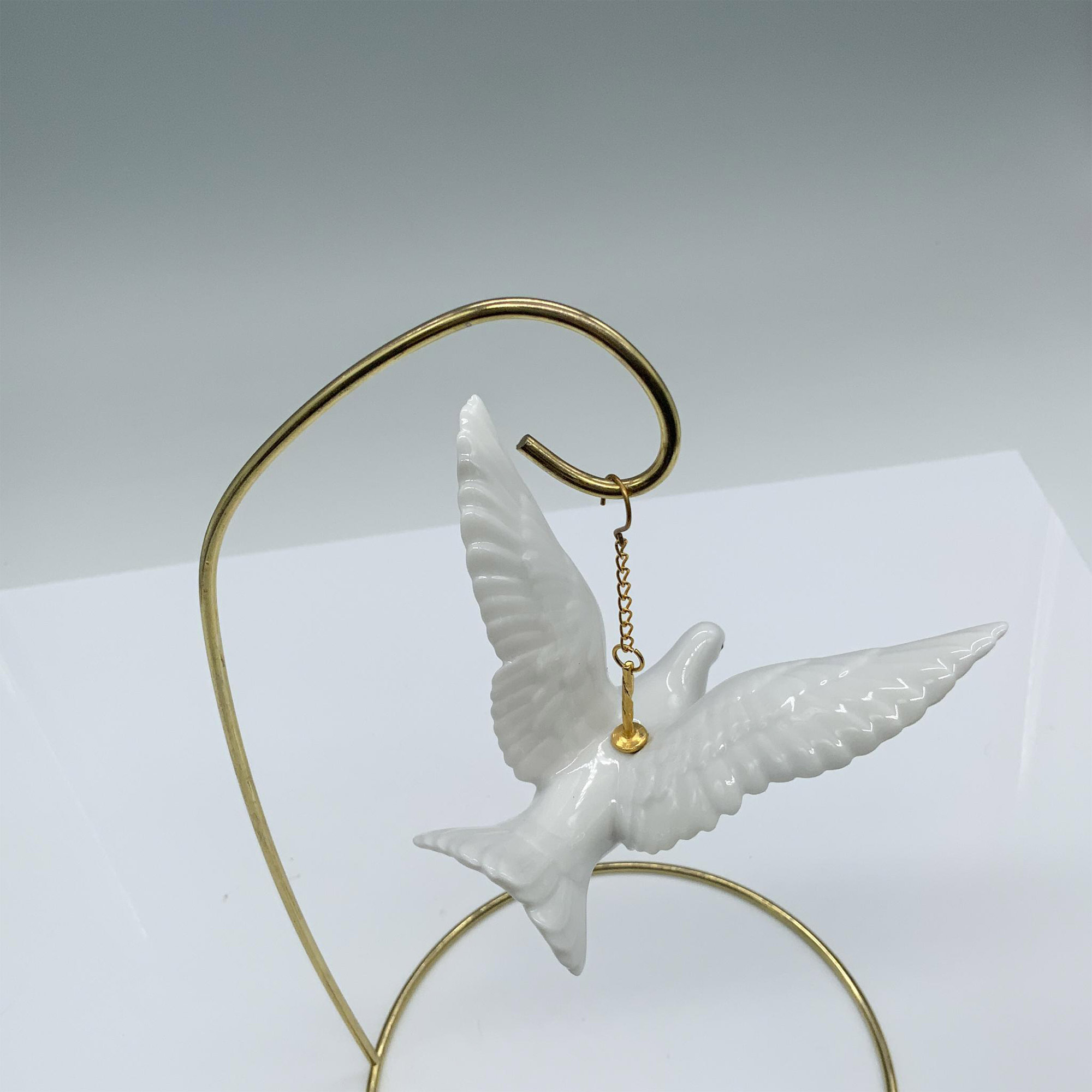 Lladro Porcelain Ornament, Landing Dove 1006266 - Image 4 of 6