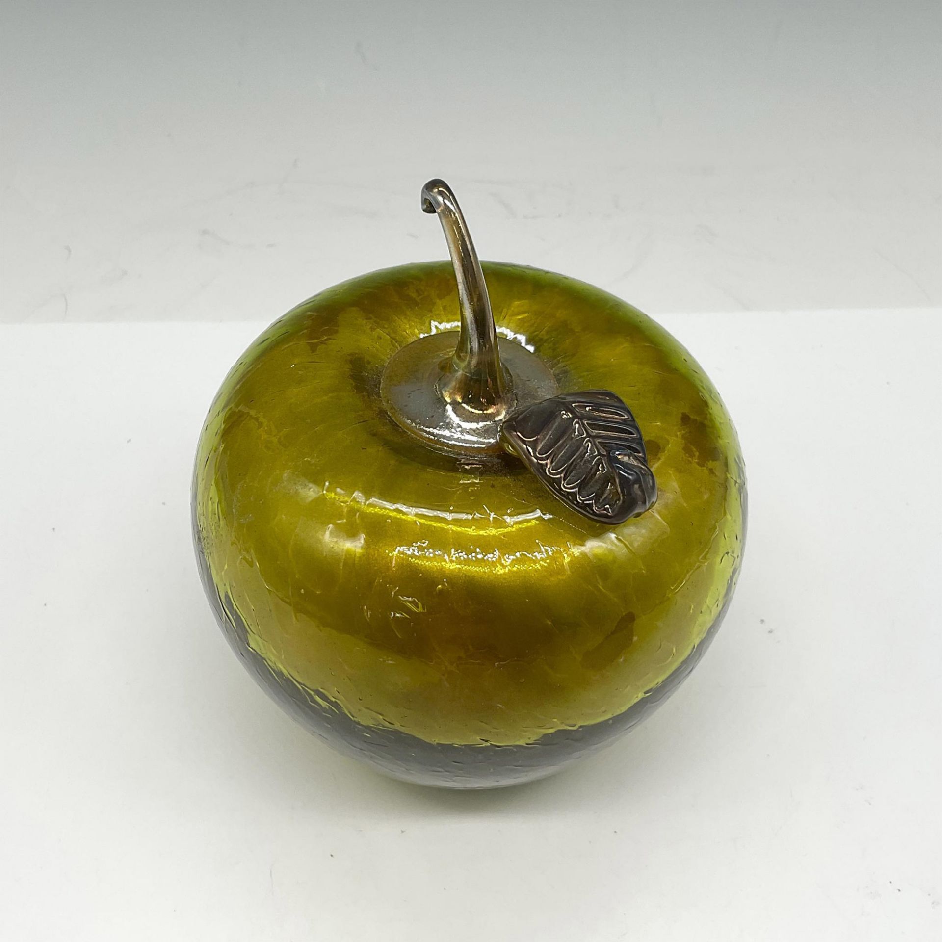 Jesse Kelly Hand Blown Crackle Glass Paperweight, Apple - Image 2 of 3
