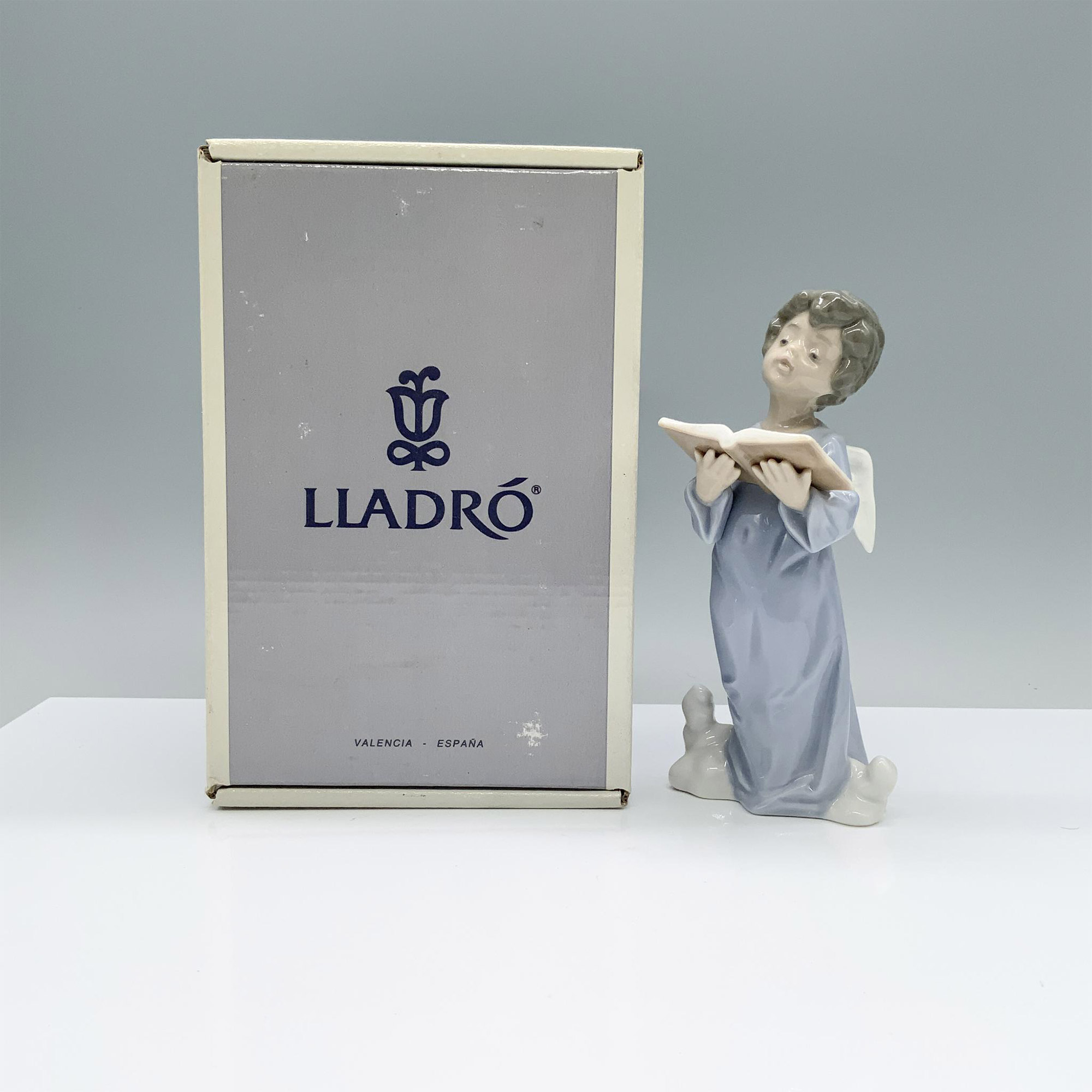 Angelic Voice 1005724 - Lladro Porcelain Figurine - Image 4 of 4