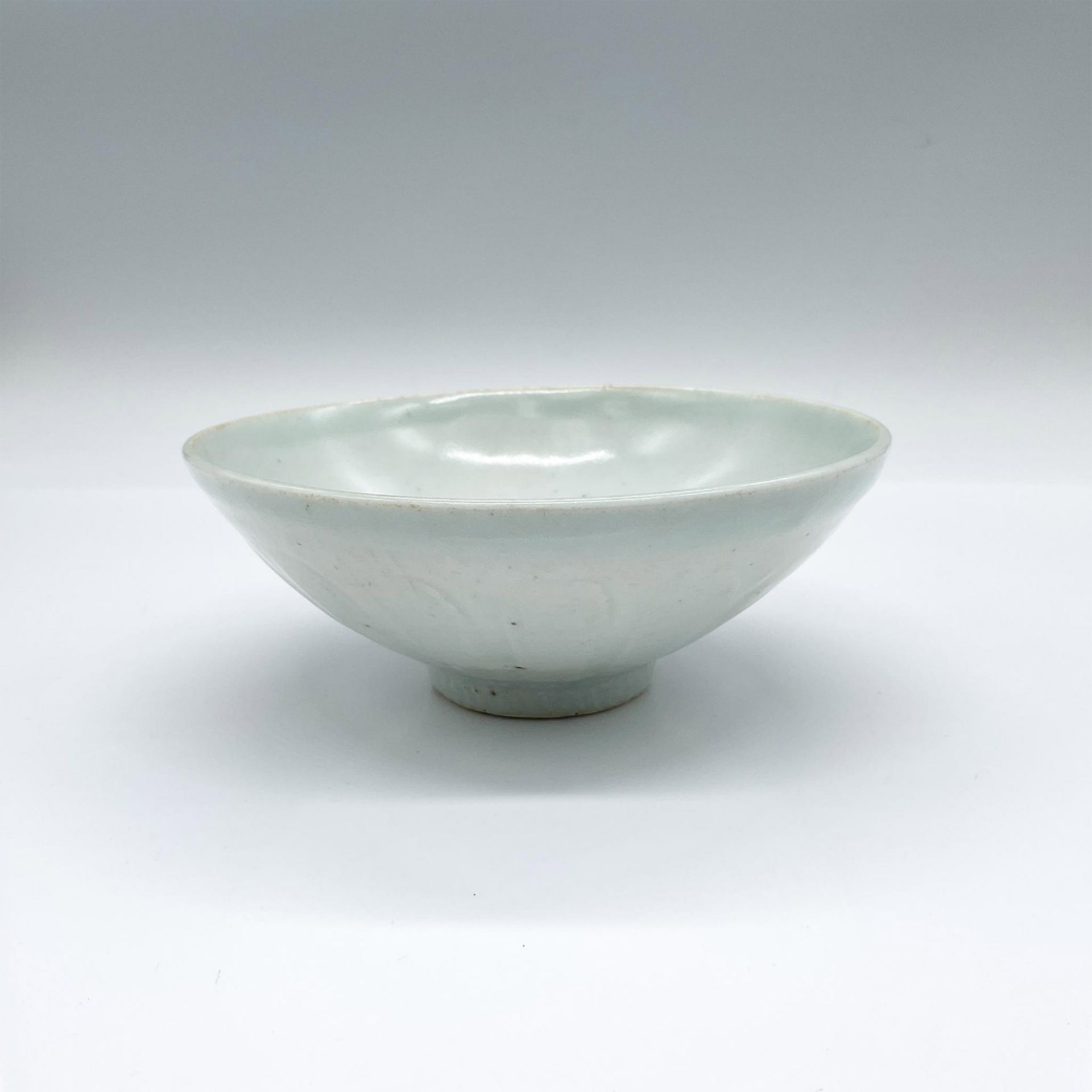 Chinese Sung Dynasty Celadon Pottery Rice Bowl - Image 2 of 3