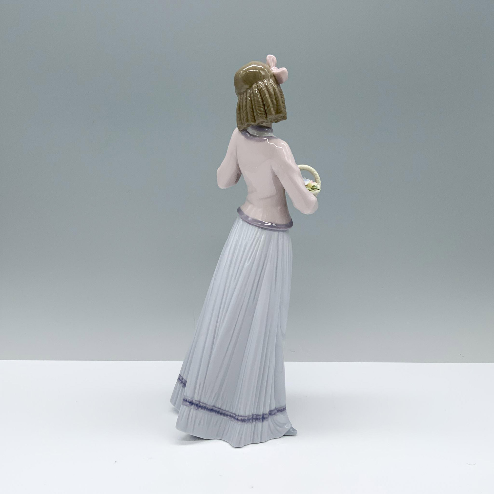 Innocence in Bloom 1007644 - Lladro Porcelain Figurine - Image 2 of 4