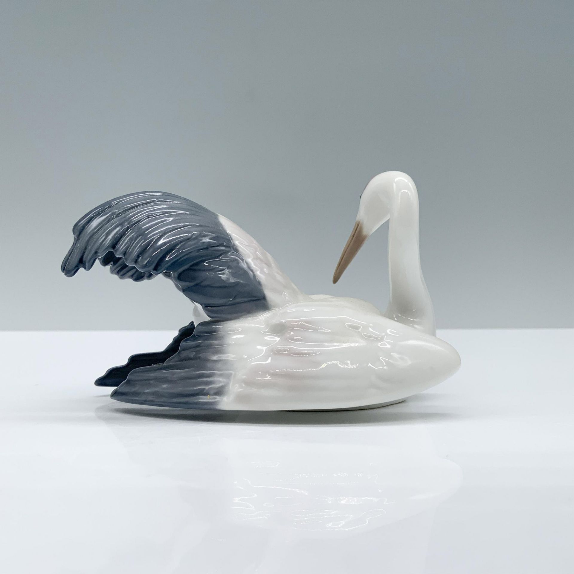 Nesting Crane 1001599 - Lladro Porcelain Figurine - Image 2 of 4