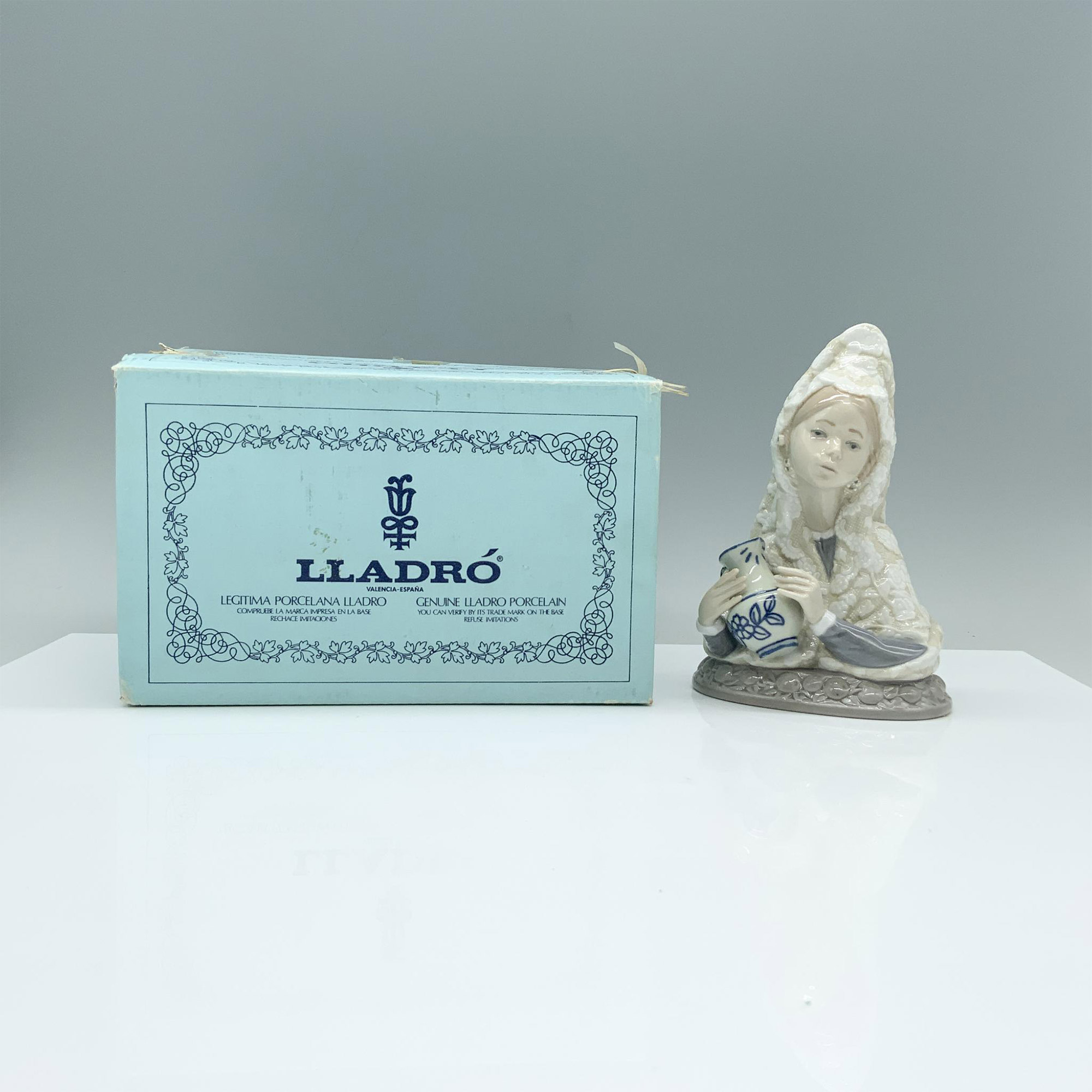 Valencian Beauty 1005670 - Lladro Porcelain Bust - Image 4 of 4