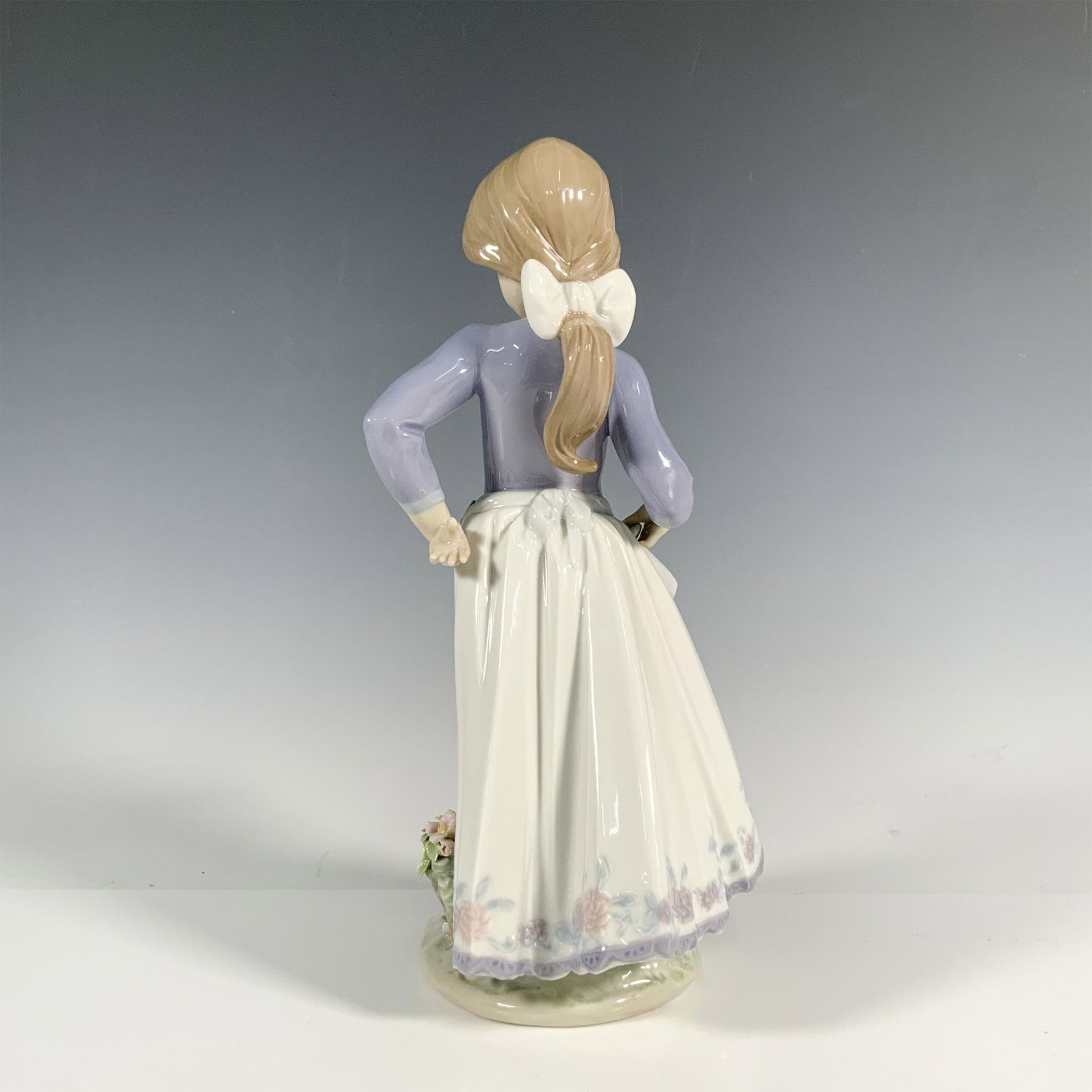 Precious Petals 1005894 - Lladro Porcelain Figurine - Image 2 of 4