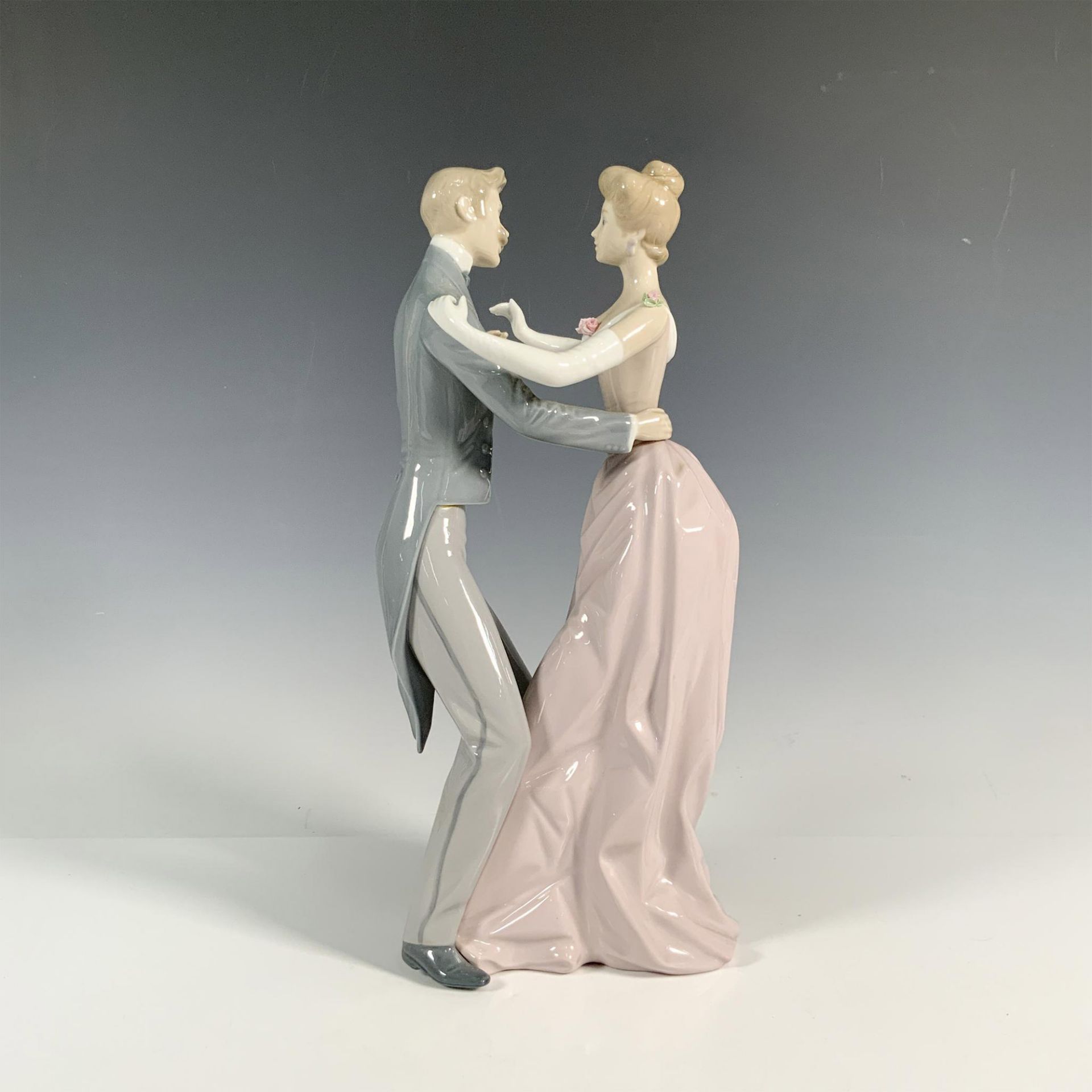 Anniversary Waltz 1001372 - Lladro Porcelain Figurine - Image 2 of 4