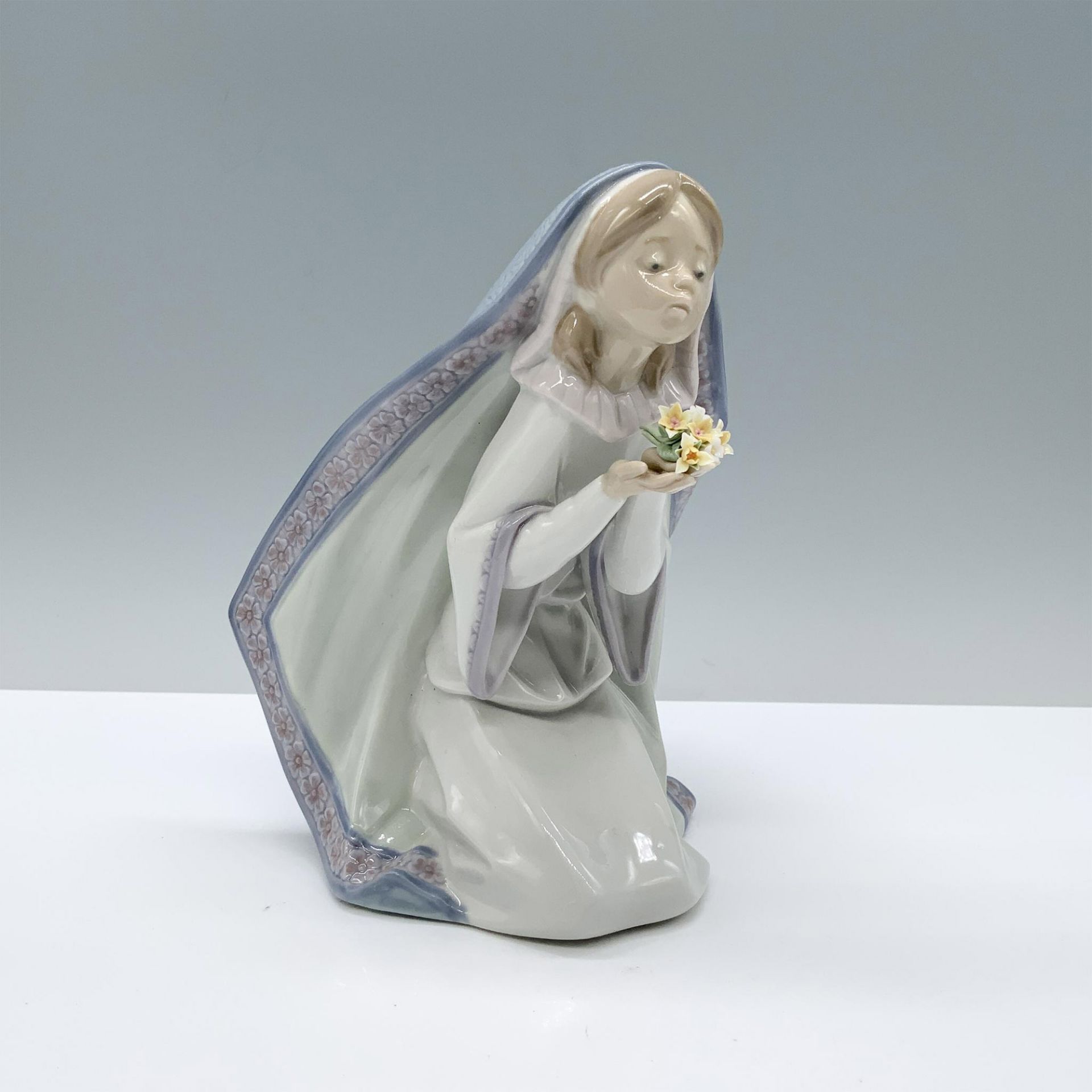 Reverent Moment 1005792 - Lladro Porcelain Figurine