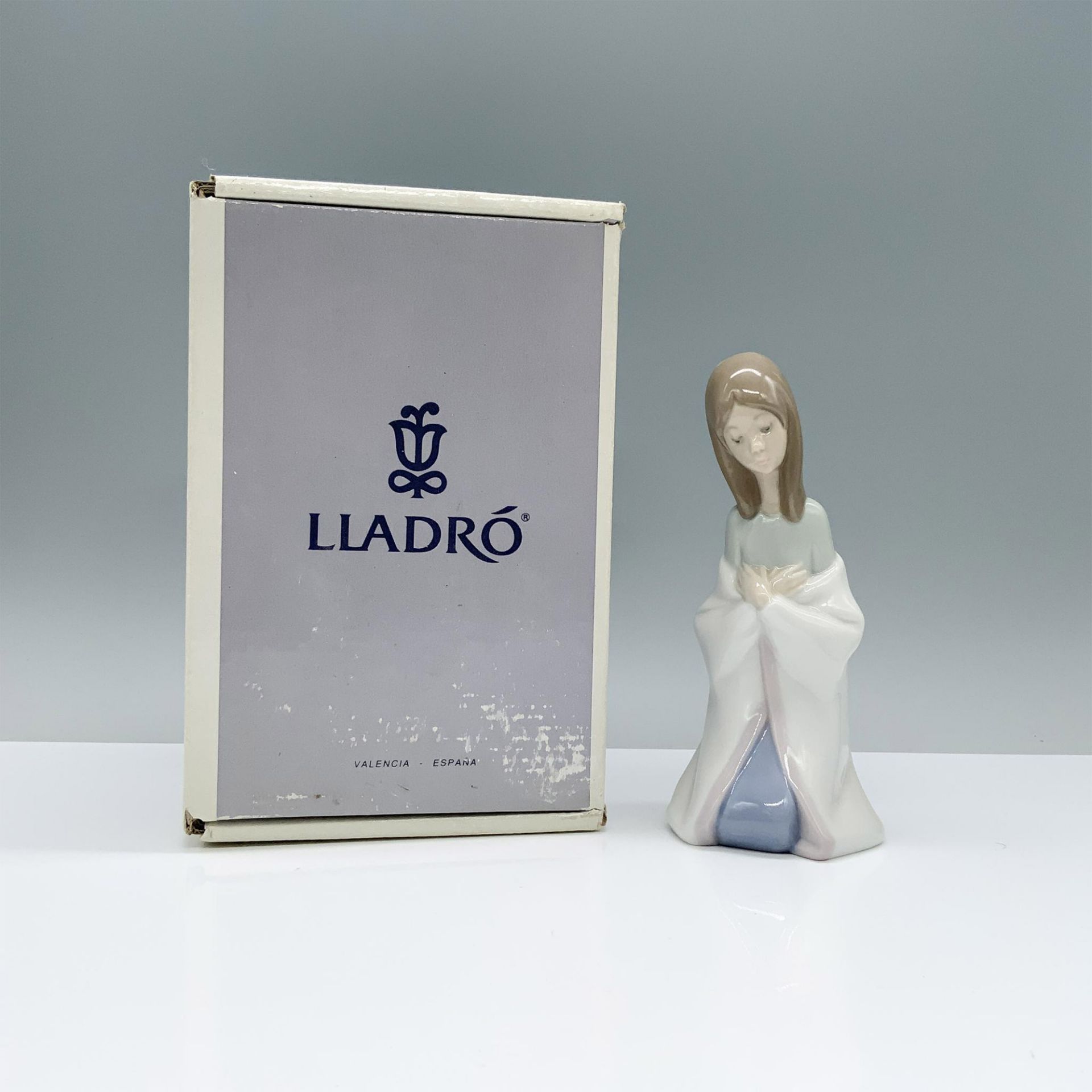 Mary 1004671 - Lladro Porcelain Figurine - Image 4 of 4