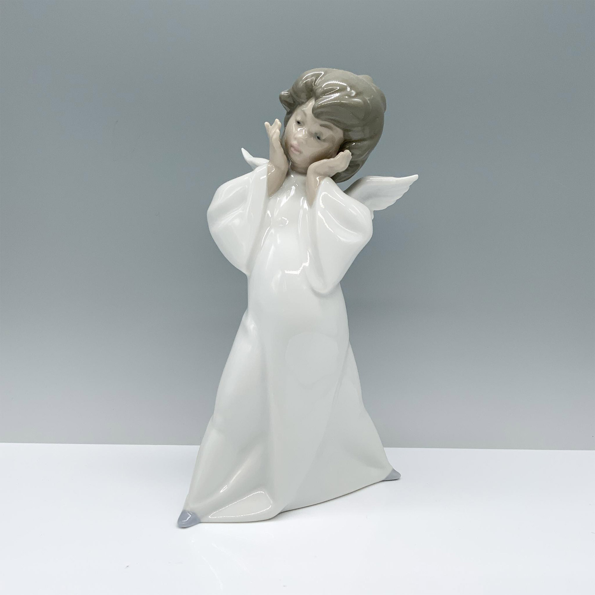 Puzzled Cherub 1004959 - Lladro Porcelain Figurine