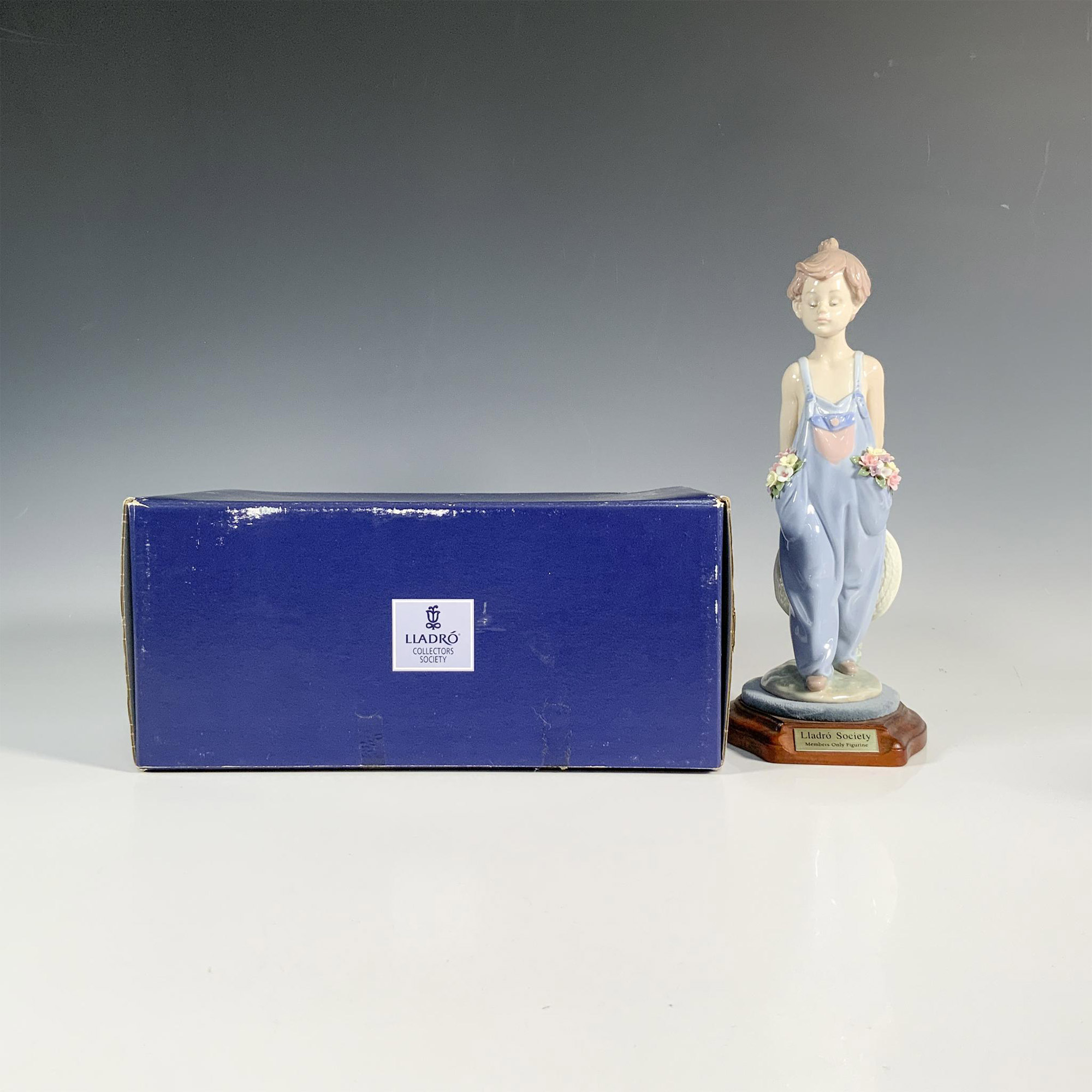 Pocket Full of Wishes 1007650 - Lladro Porcelain Figurine - Image 4 of 4
