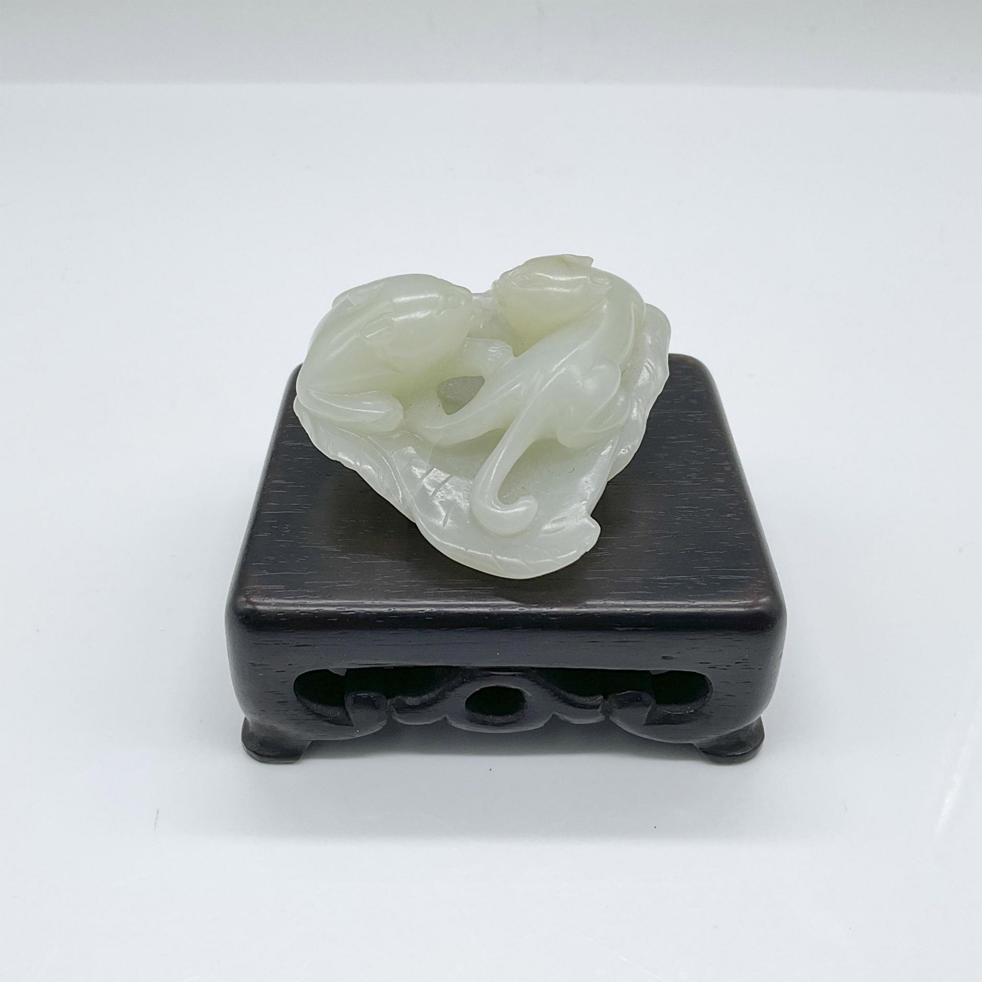 Chinese Chien Lung Period Carved White Jade Figurine - Image 2 of 4