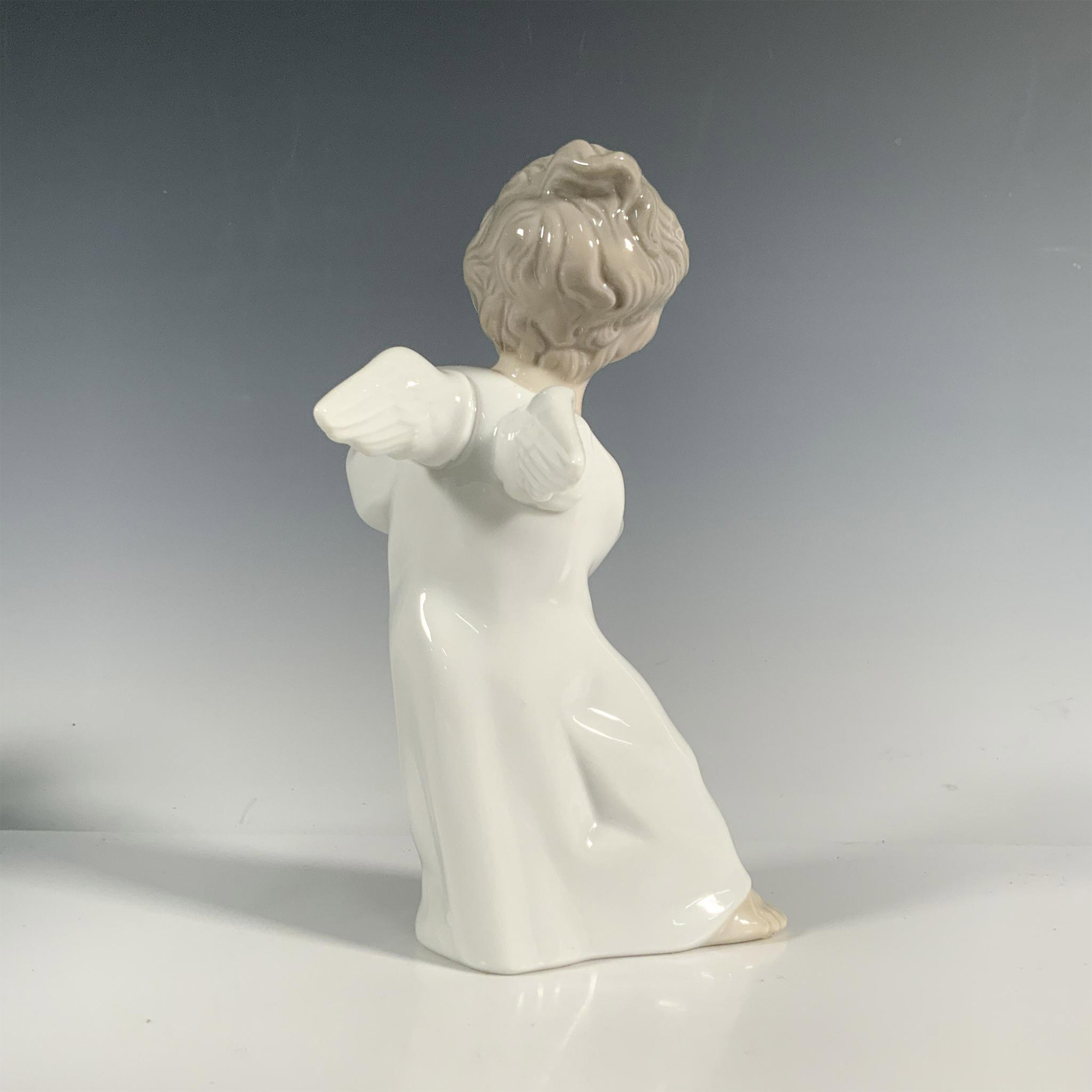 Angel With Flute 1004540 - Lladro Porcelain Figurine - Image 2 of 4