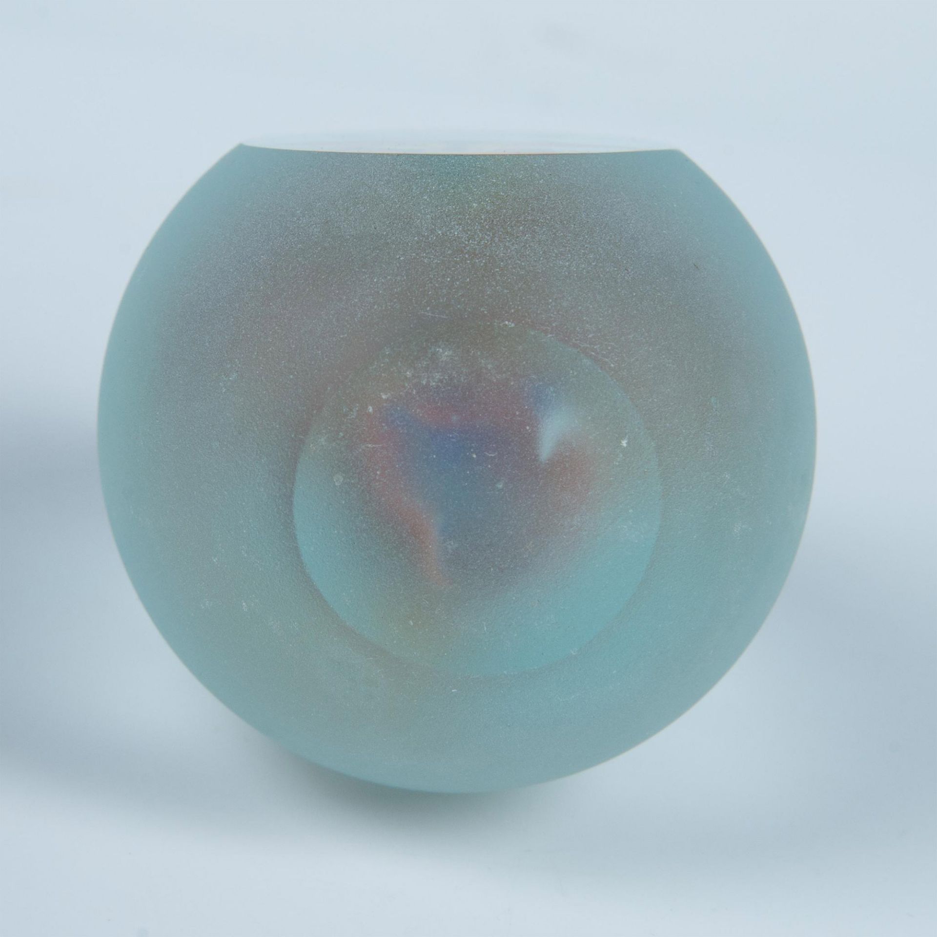 2pc Frosted Glass 3D Paperweights - Image 5 of 9