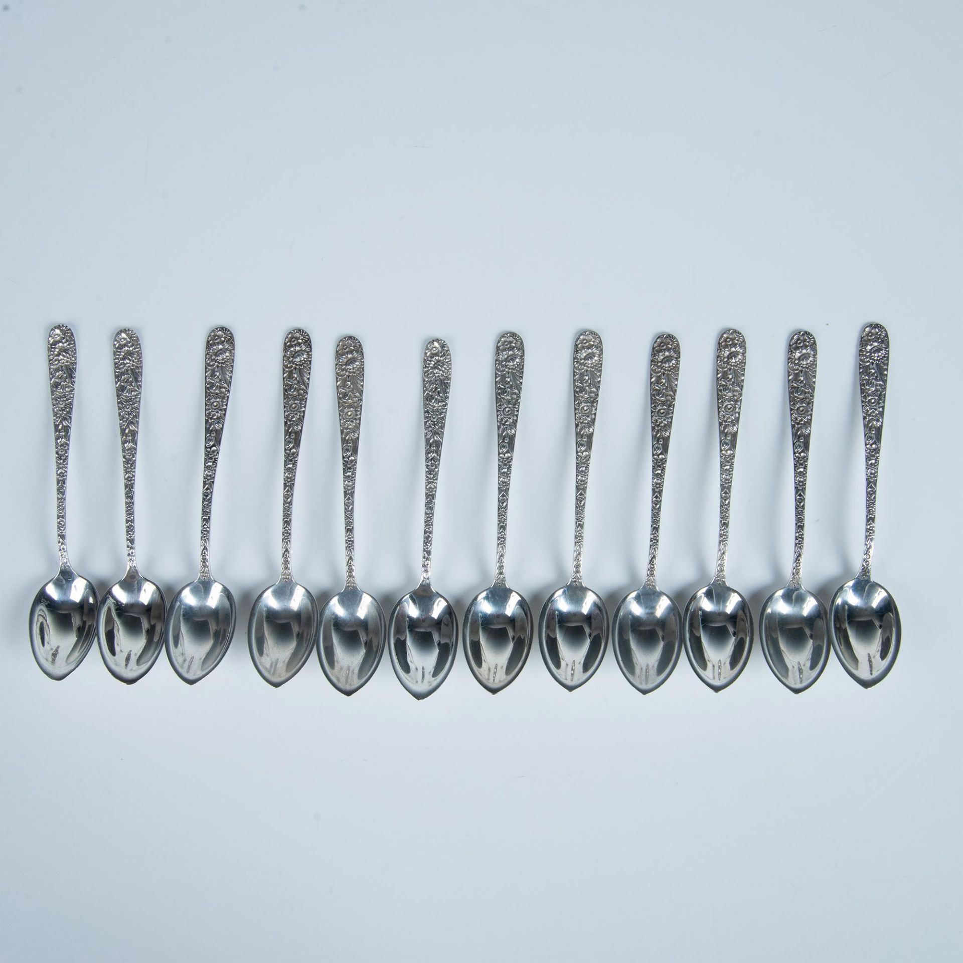 12pc S. Kirk & Son Sterling Silver Repousse Teaspoons - Bild 2 aus 12