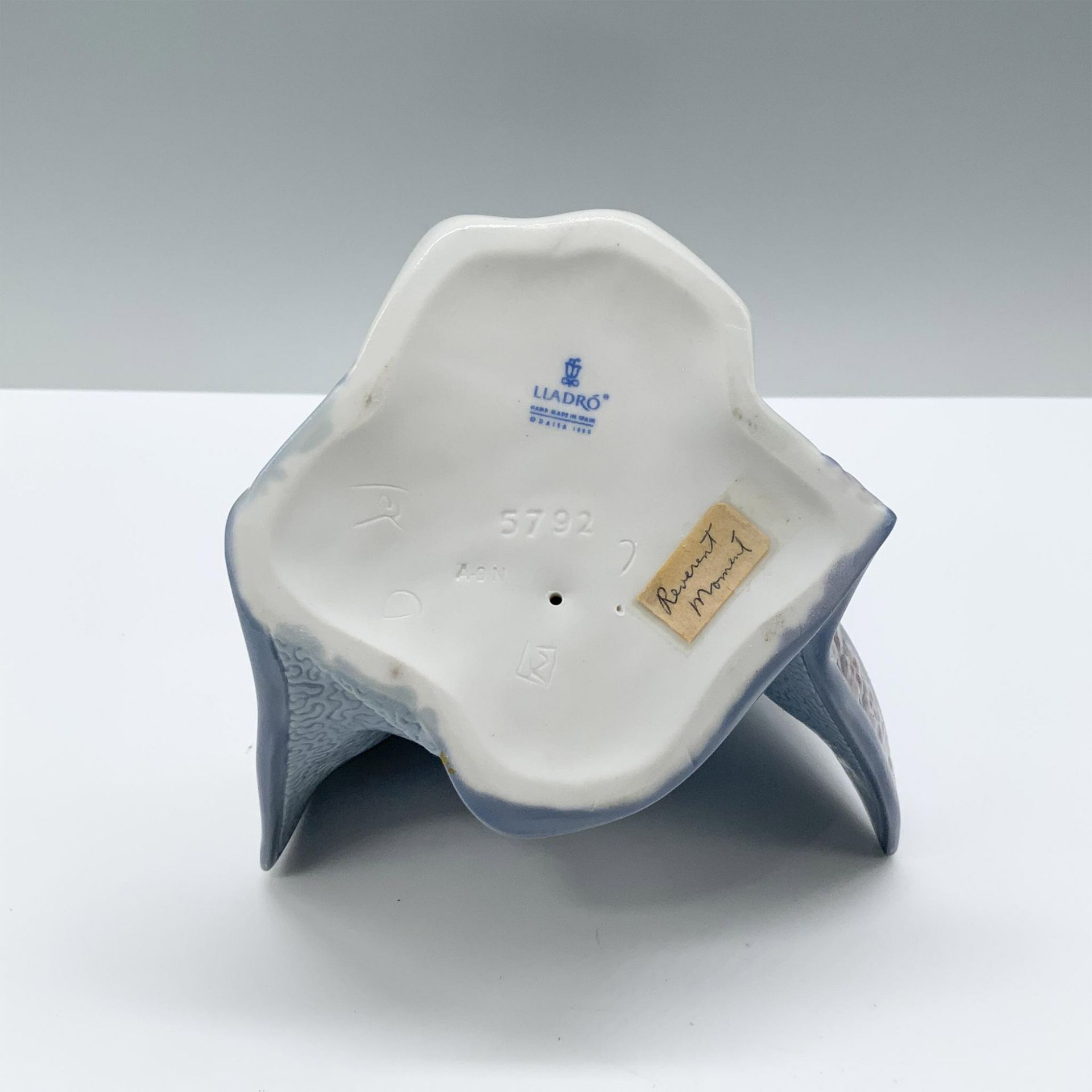 Reverent Moment 1005792 - Lladro Porcelain Figurine - Image 3 of 4