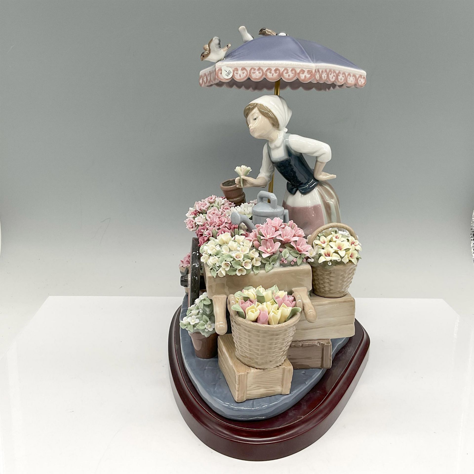 Flowers of the Season 1001454 - Lladro Porcelain Figurine with Base - Image 2 of 4