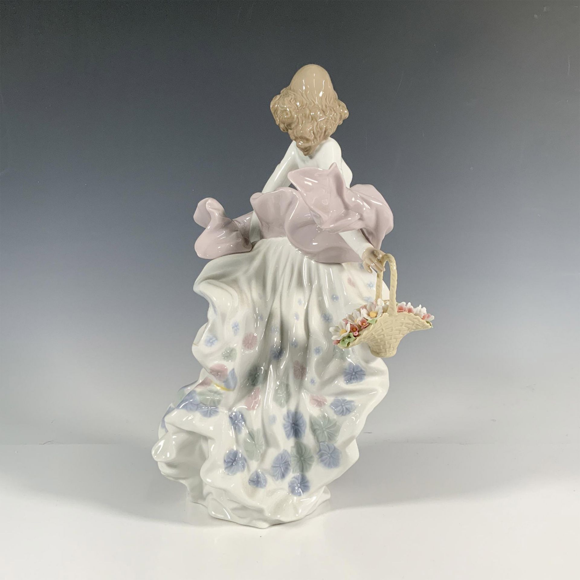 Spring Splendor 1005898 - Lladro Porcelain Figurine - Image 2 of 4