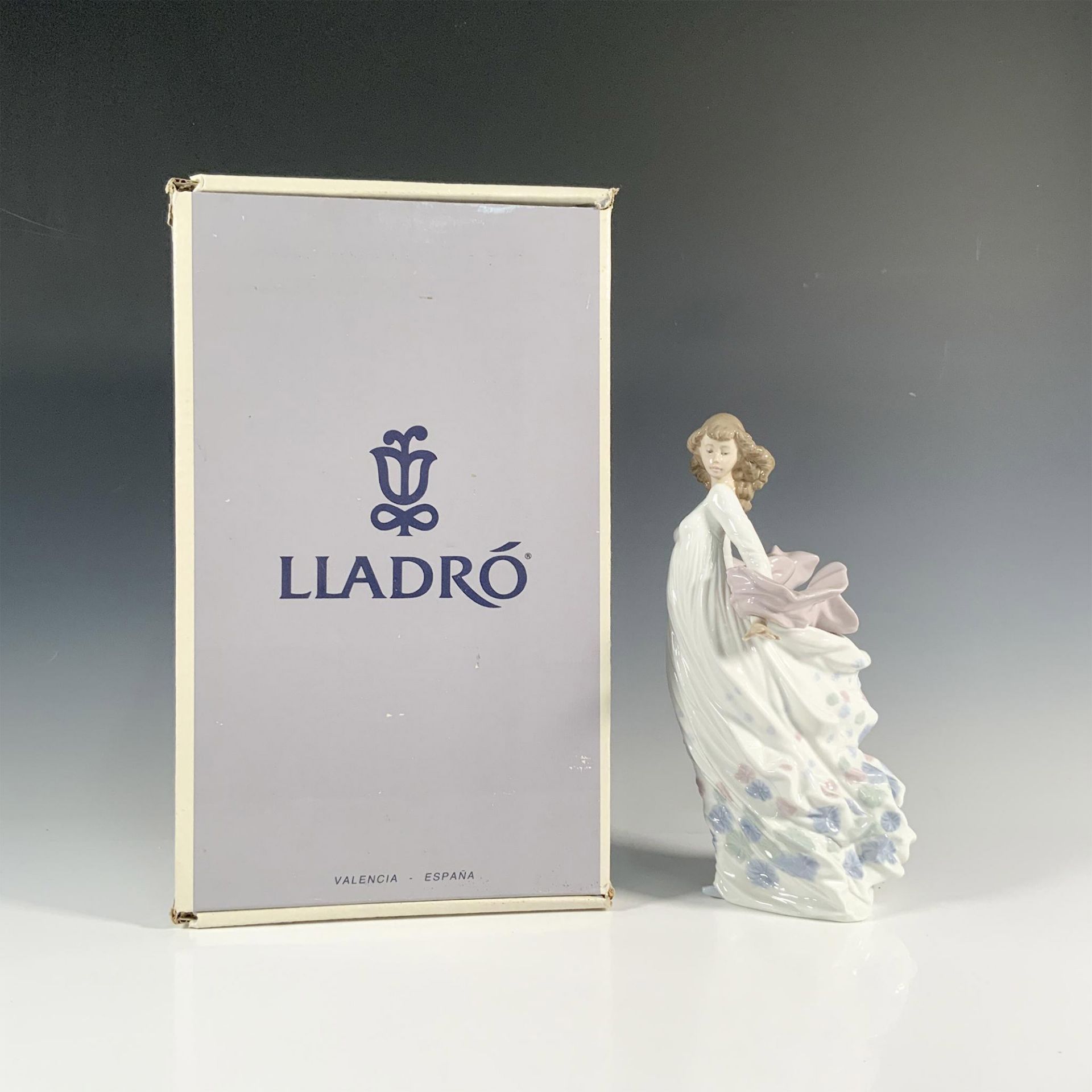 Spring Splendor 1005898 - Lladro Porcelain Figurine - Image 4 of 4