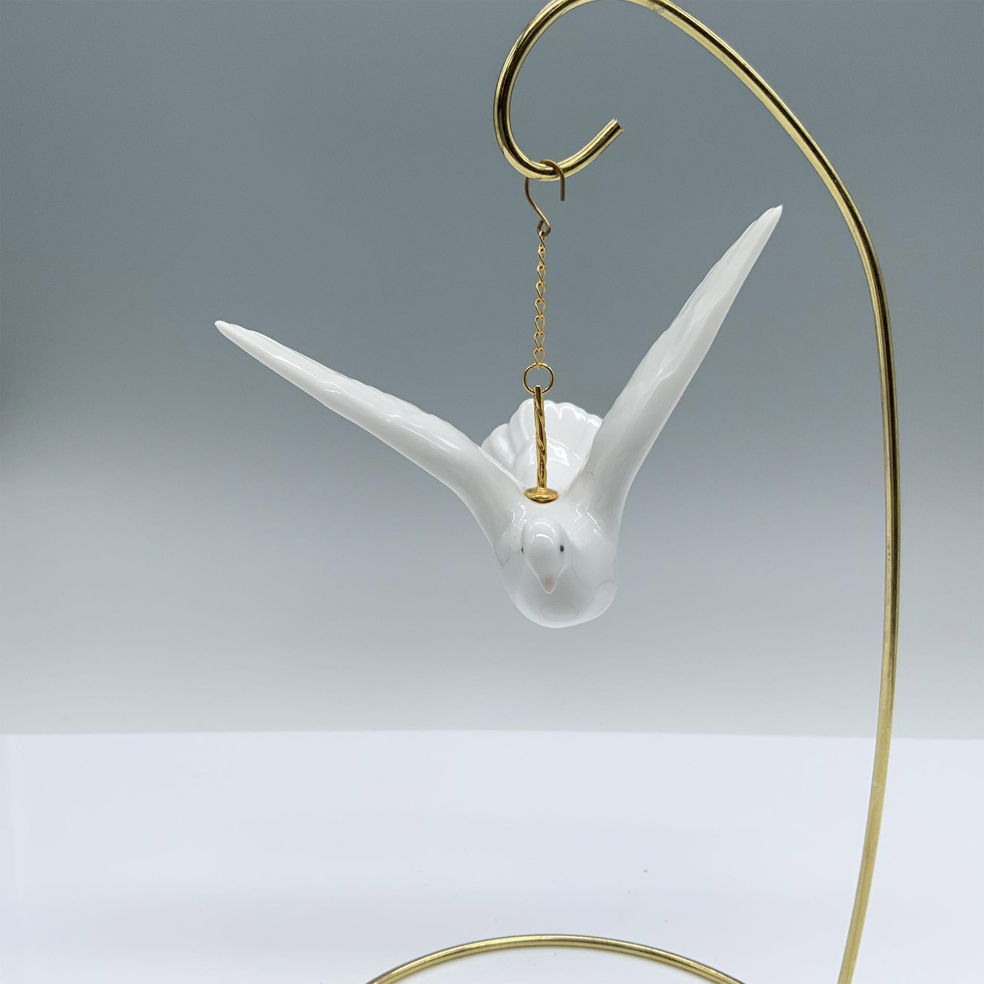 Lladro Porcelain Ornament, Landing Dove 1006266 - Image 2 of 6