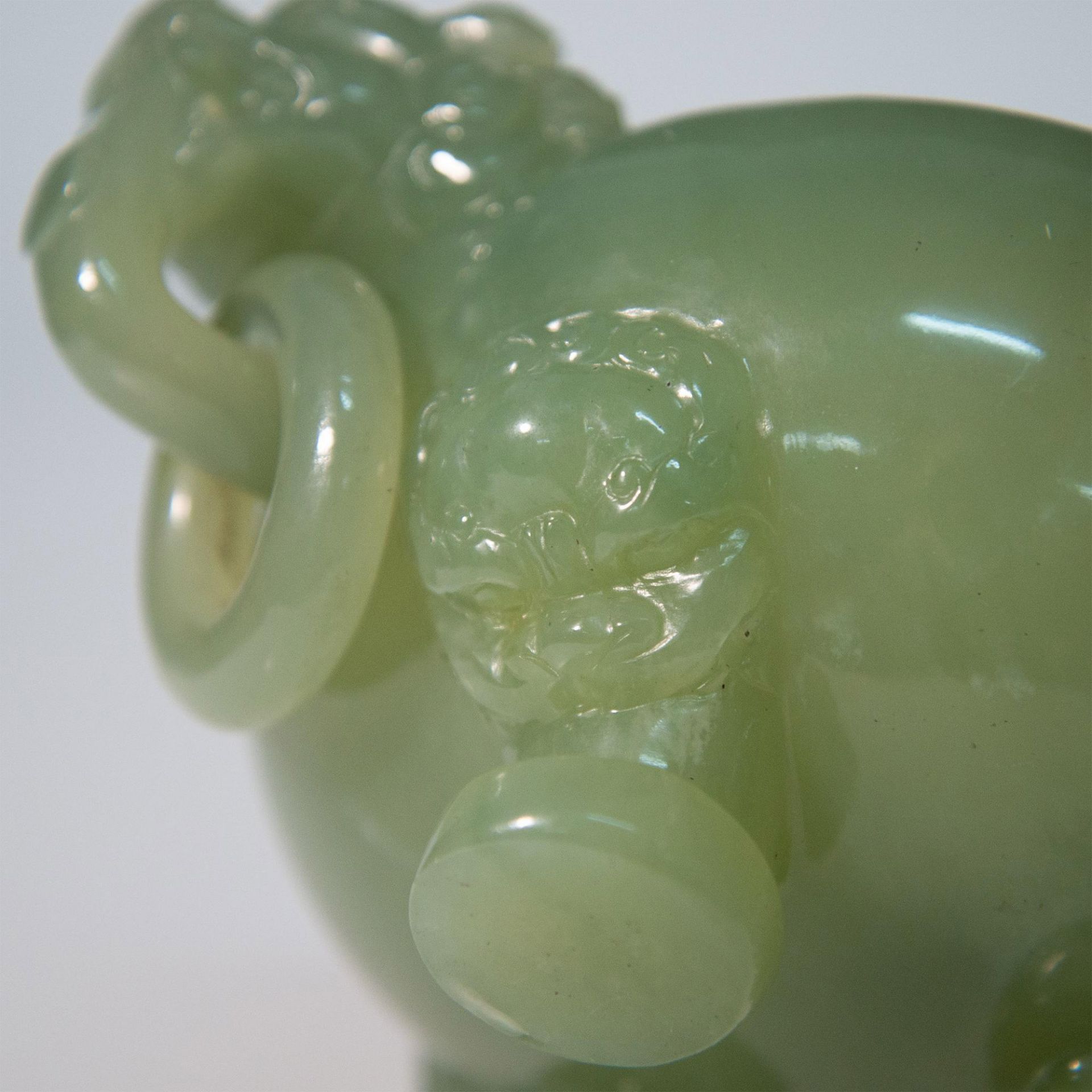 Carved Pale Green Nephrite Jade Incense Burner - Bild 8 aus 8