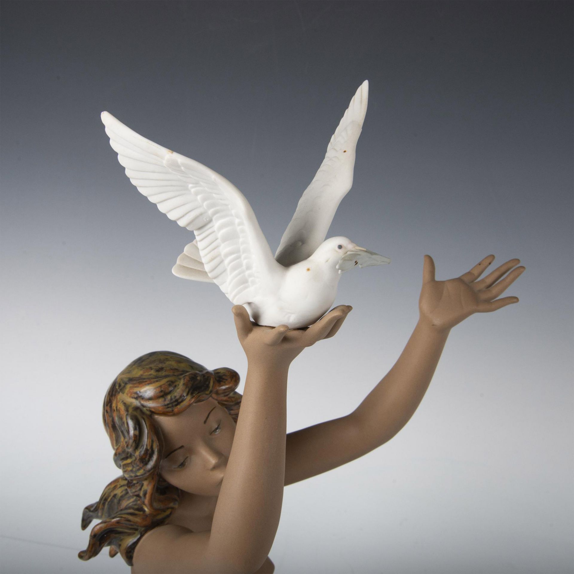 Peace Offering 1013559 - Lladro Porcelain Figurine - Image 4 of 7