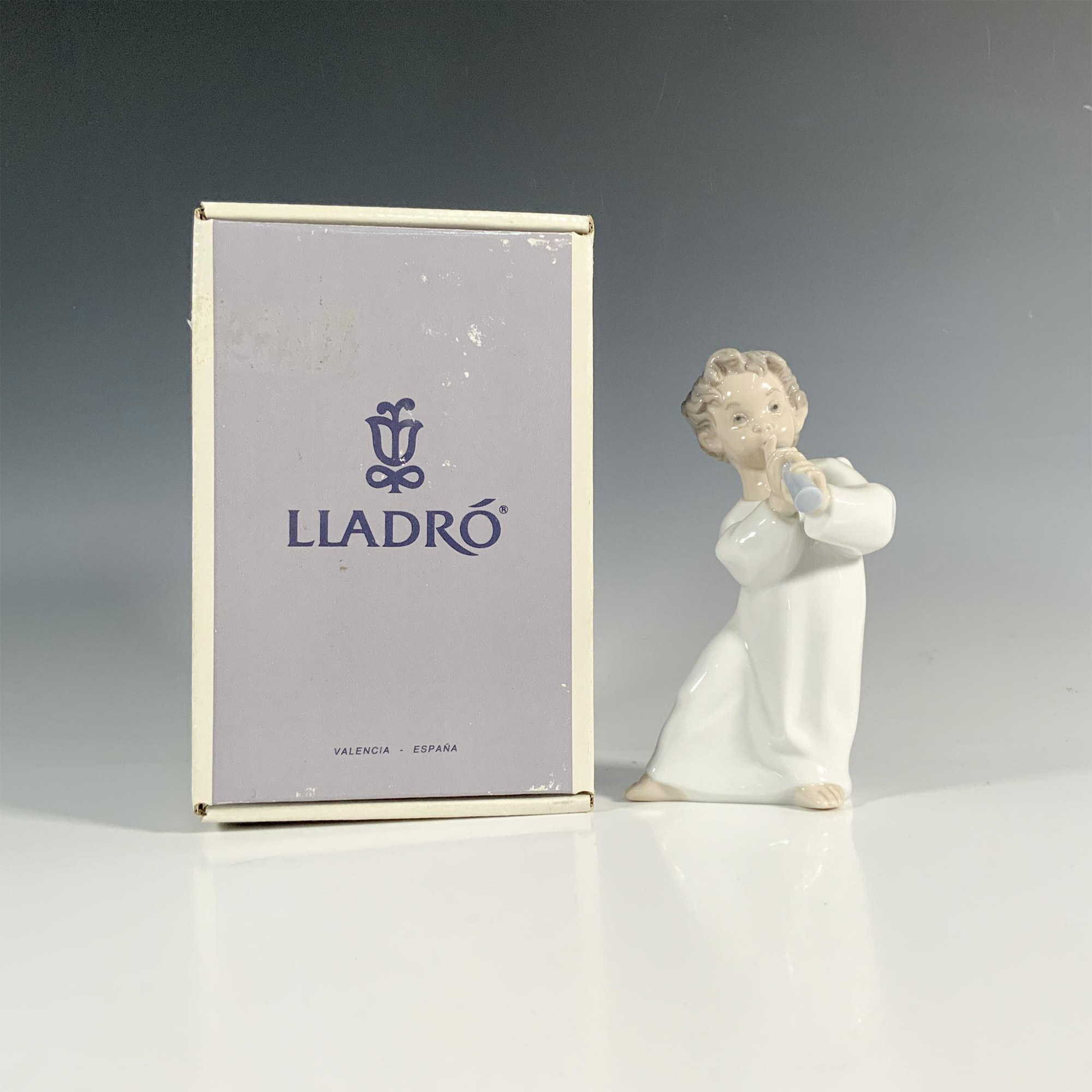 Angel With Flute 1004540 - Lladro Porcelain Figurine - Image 4 of 4