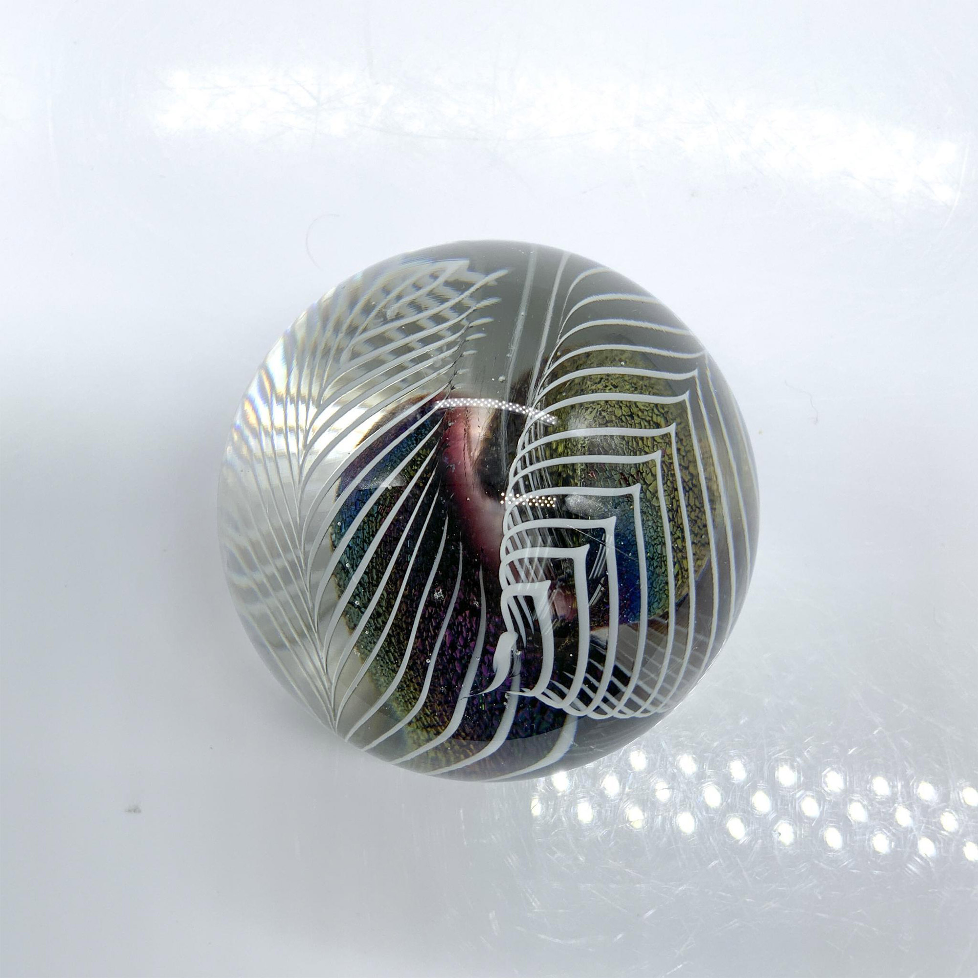 Robert Eickholt Iridescent Art Glass Paperweight, Signed - Bild 3 aus 5