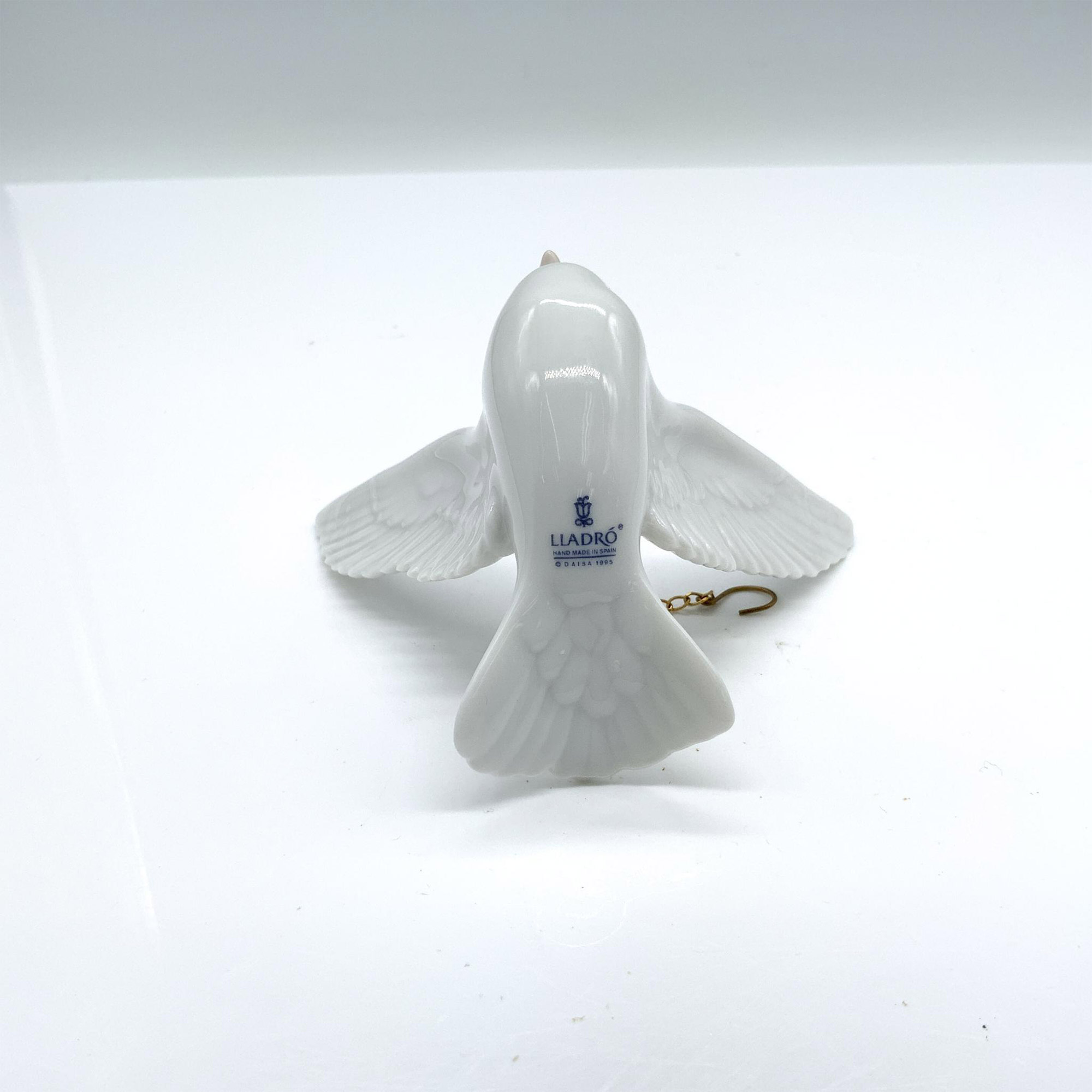 Lladro Porcelain Ornament, Landing Dove 1006266 - Image 5 of 6