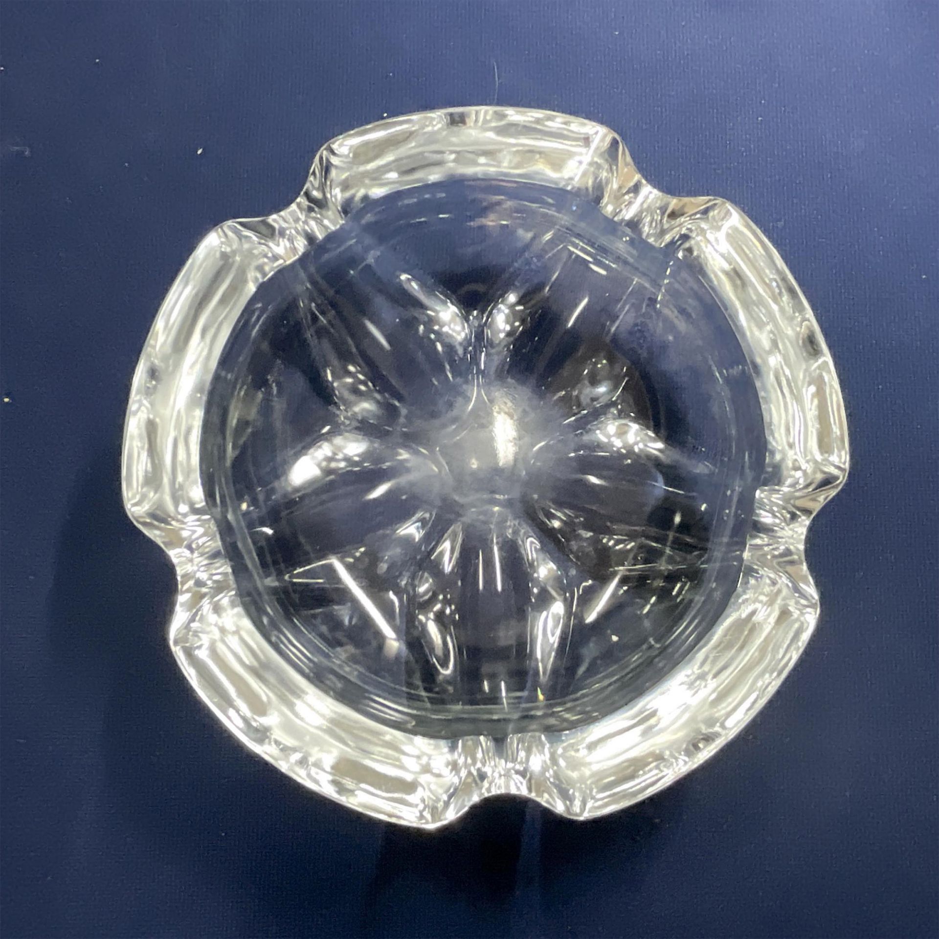 2pc Decorative Glass Objects, Ashtray & Ornamental Egg - Image 4 of 4