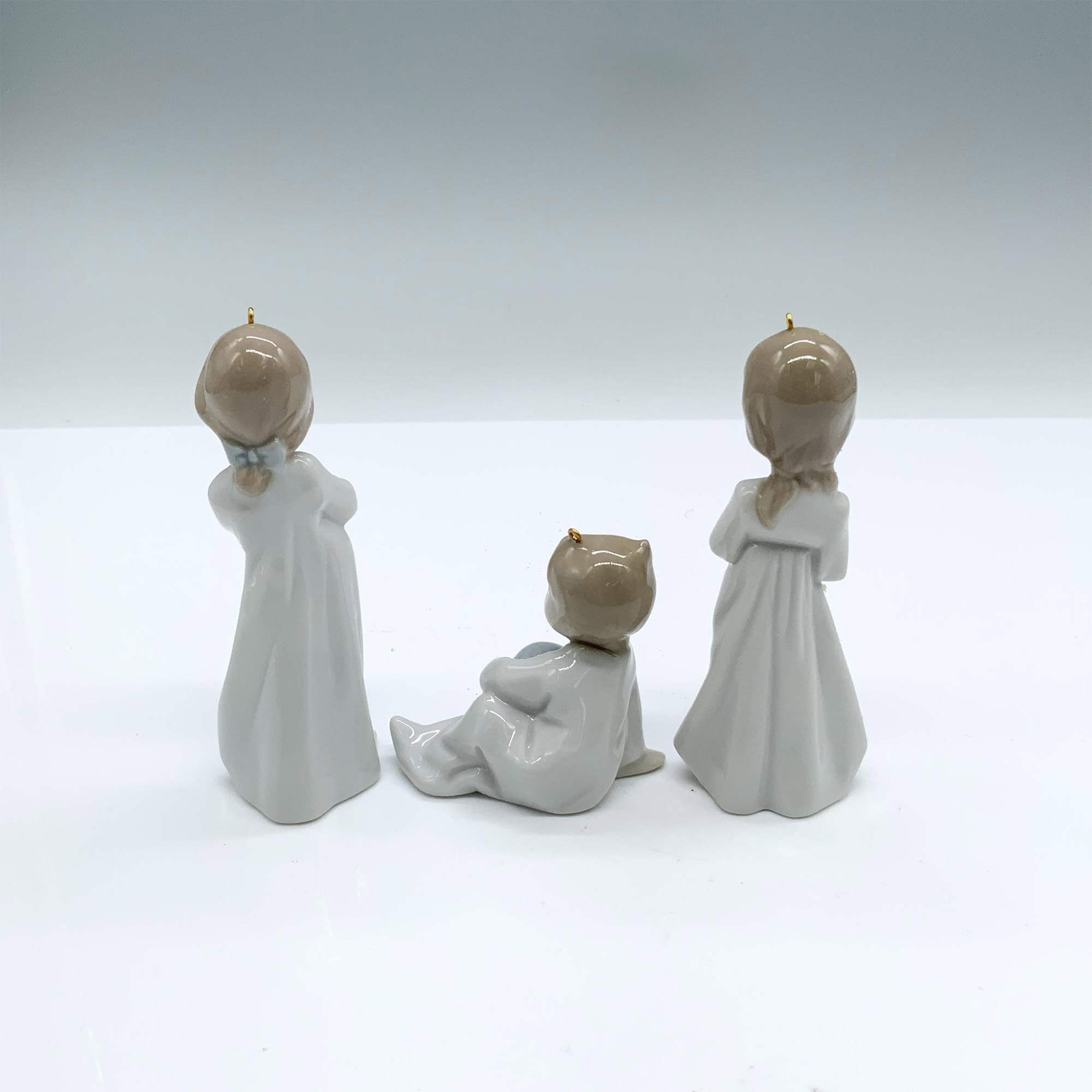 Lladro Christmas Morning Mini Figural Ornament Set 1005940 - Image 2 of 4