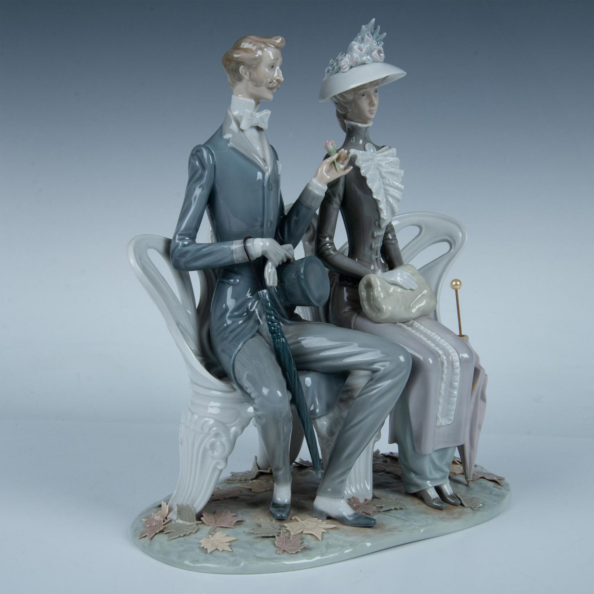 Lovers In The Park 1001274 - Lladro Porcelain Figurine - Image 4 of 9