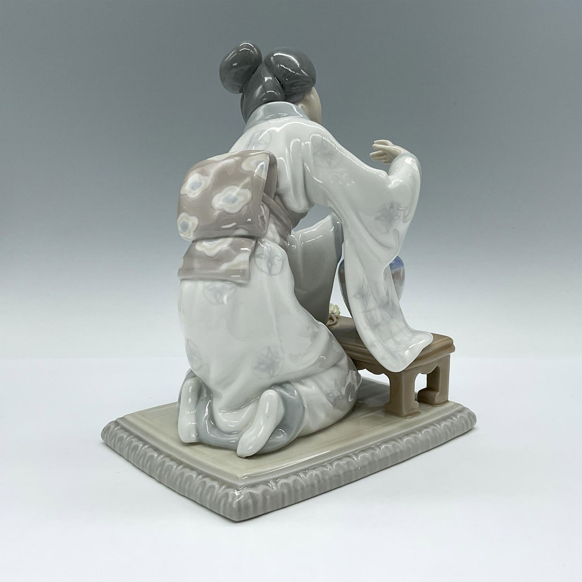 Oriental Girl 1004840 - Lladro Porcelain Figurine - Bild 2 aus 3