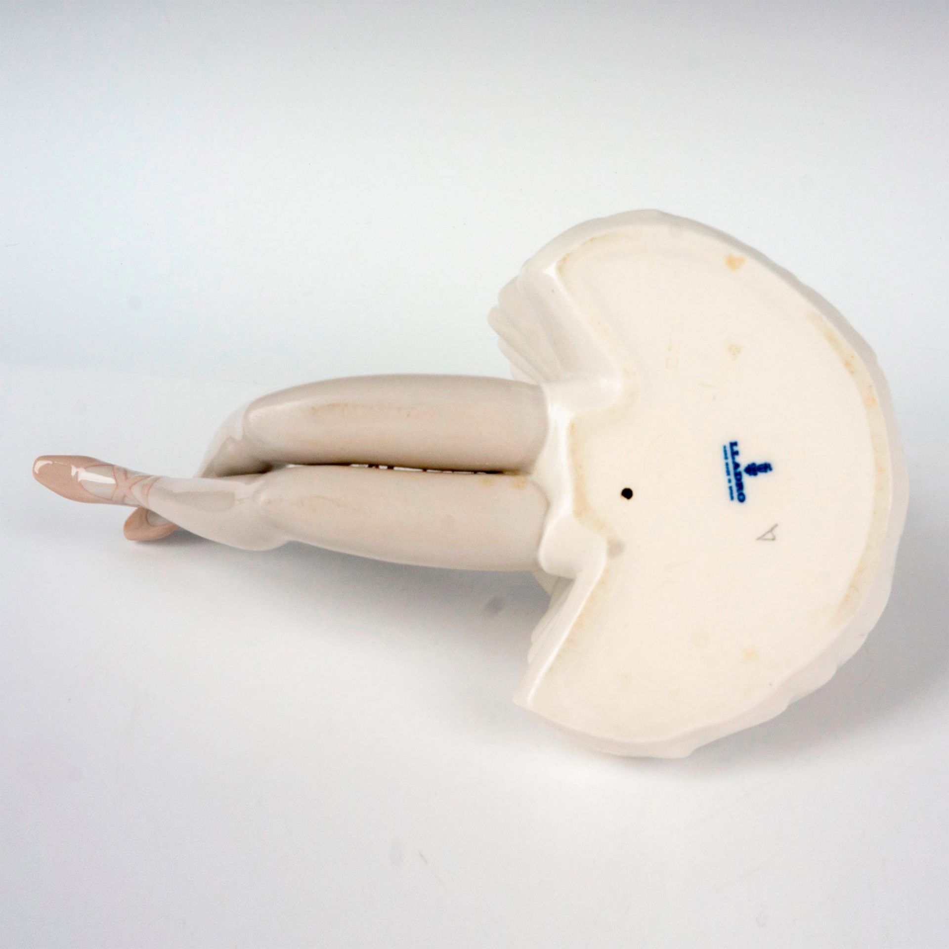 Heather 1001359 - Lladro Porcelain Figurine - Image 3 of 4