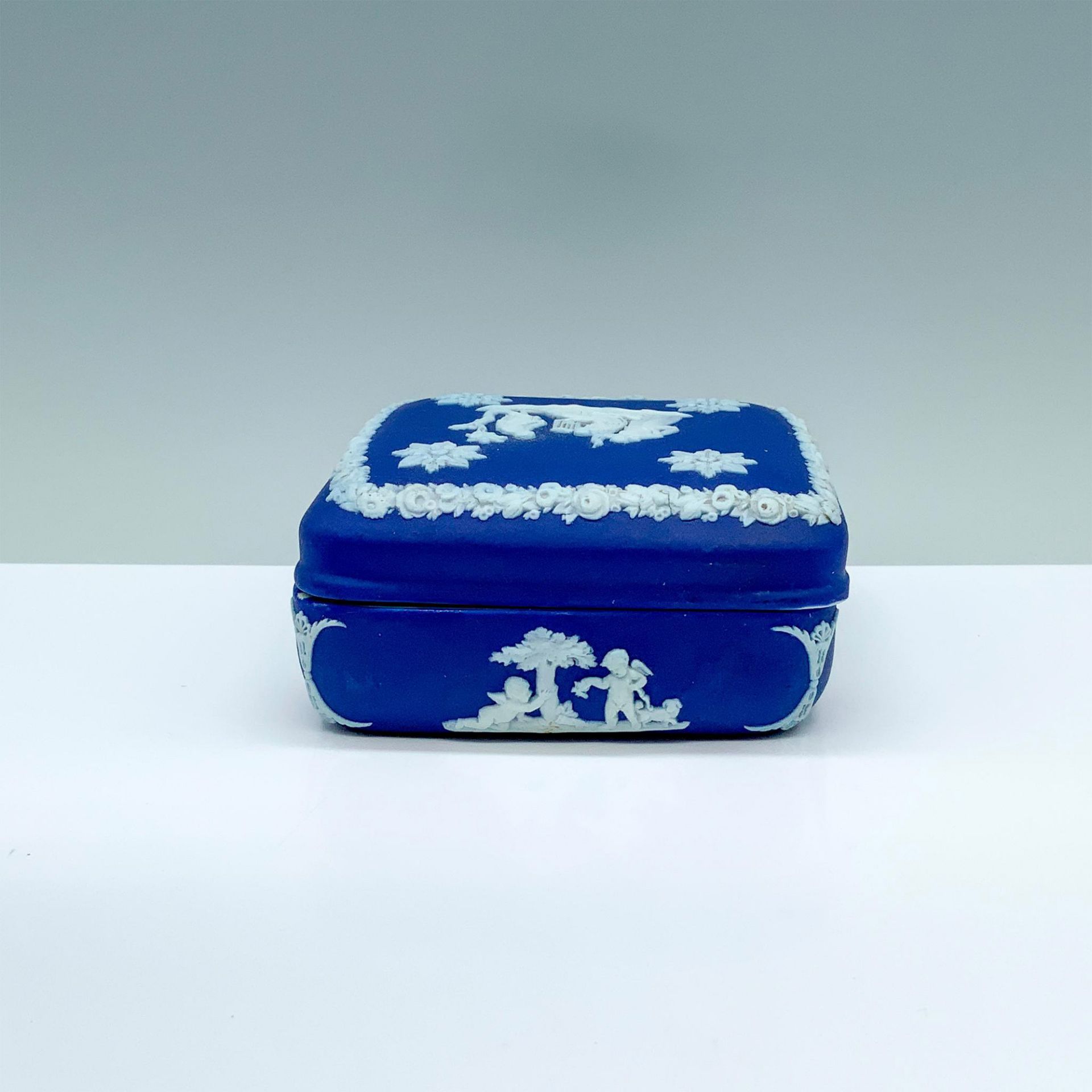 Wedgwood Blue Jasperware Jewelry Box - Bild 2 aus 3