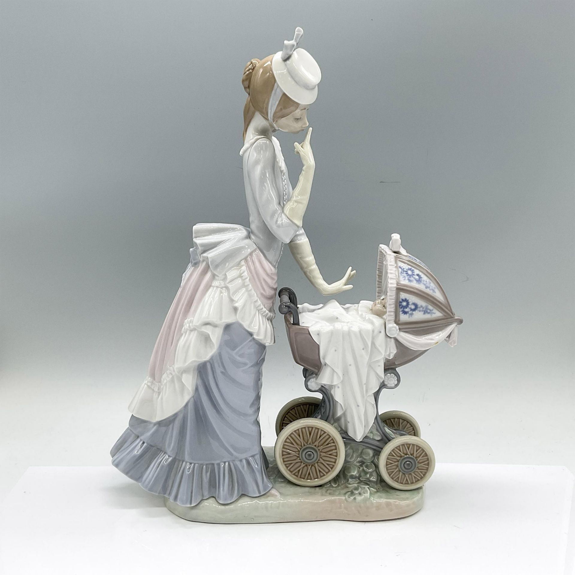 Baby's Outing 1004938 - Lladro Porcelain Figurine