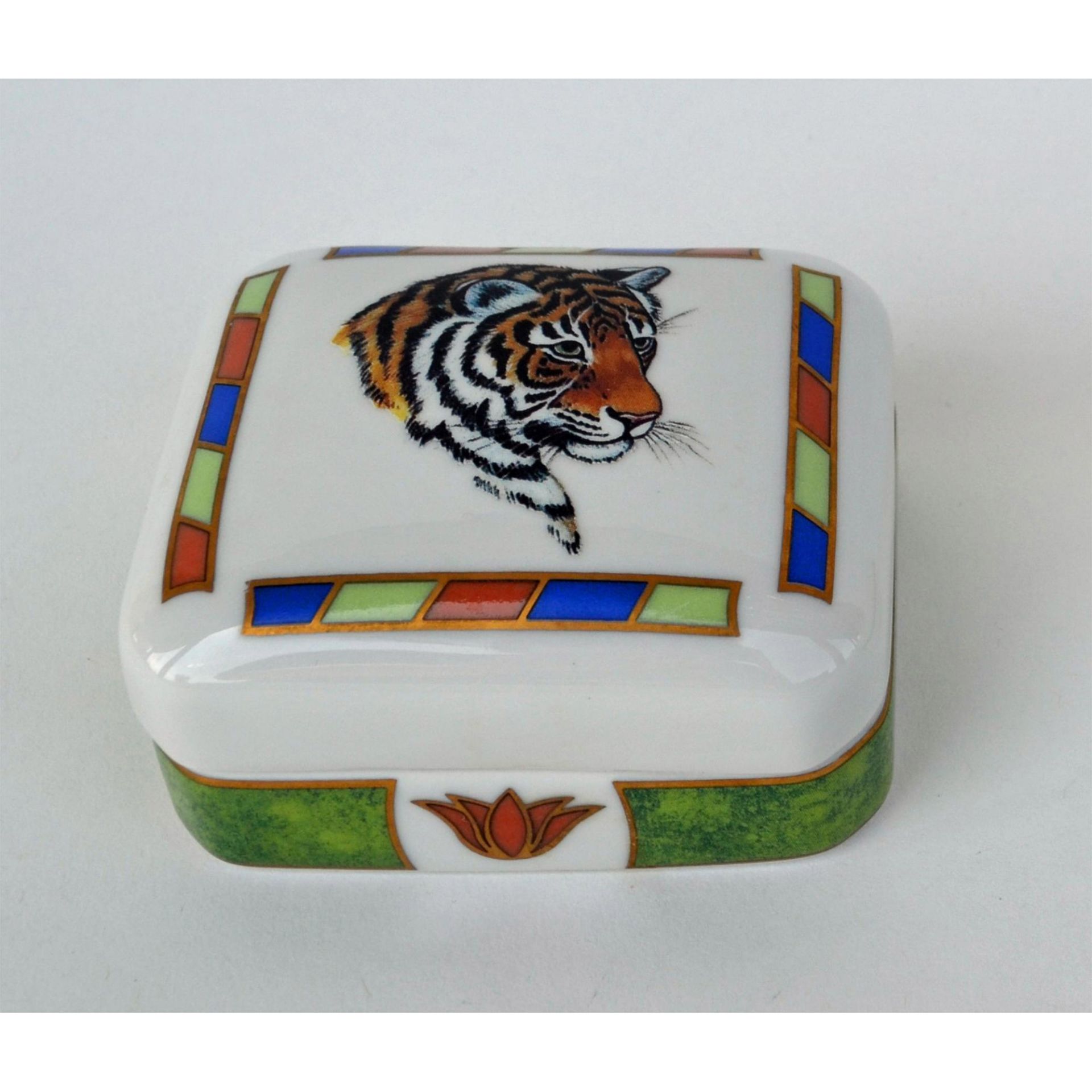 Lynn Chase Porcelain Painted Boxes Jungle Party And Tiger Raj - Bild 3 aus 4