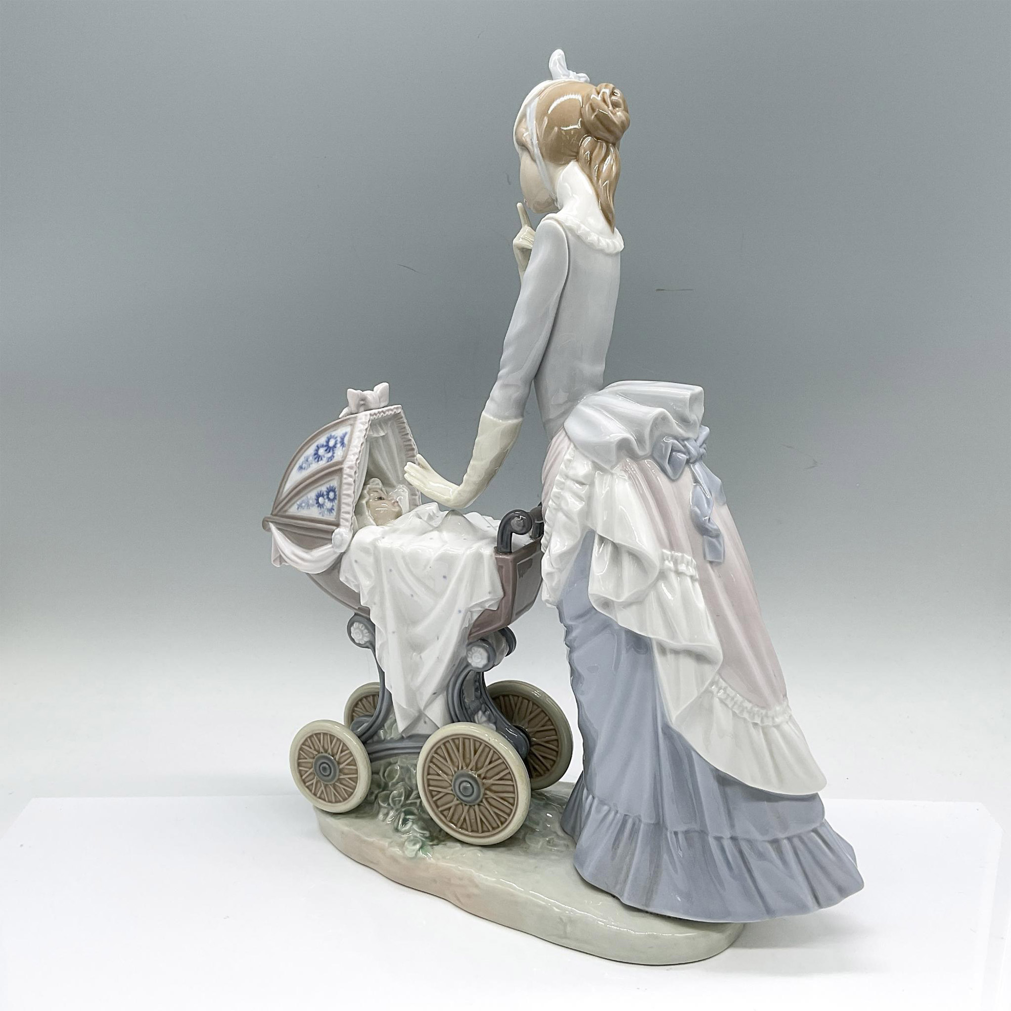 Baby's Outing 1004938 - Lladro Porcelain Figurine - Image 2 of 4