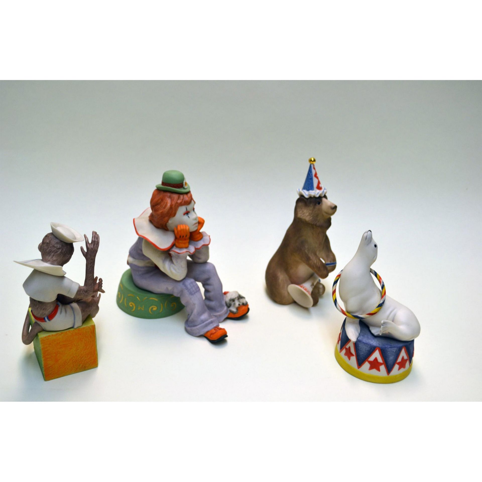 Cybis Porcelain Rumples The Pensive Clown, Barnaby The Bear, Sebastian The Seal And Bosun The Monkey - Bild 2 aus 5