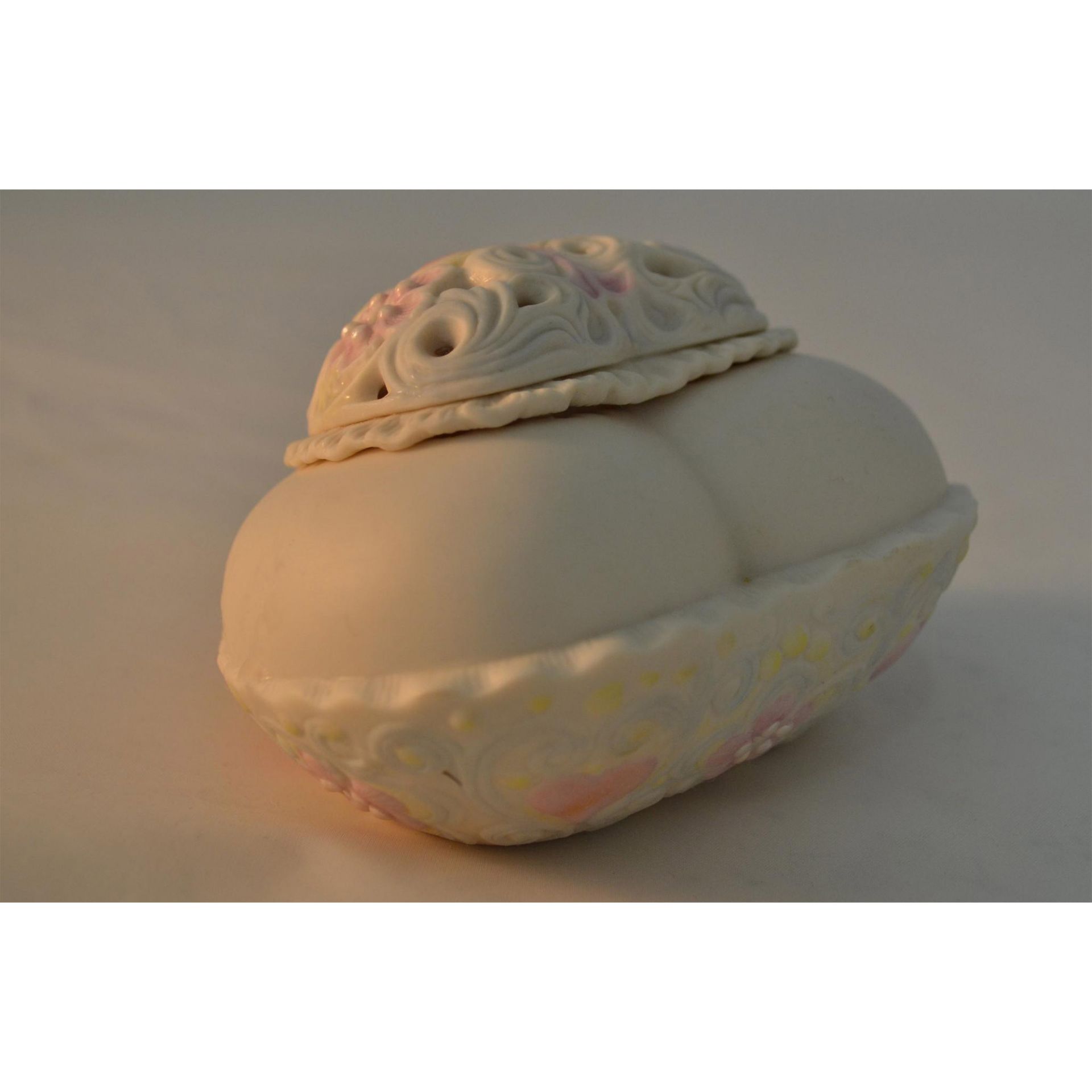 Cybis Porcelain Pastel Lidded Heart Box, Thinking Of You - Image 4 of 6