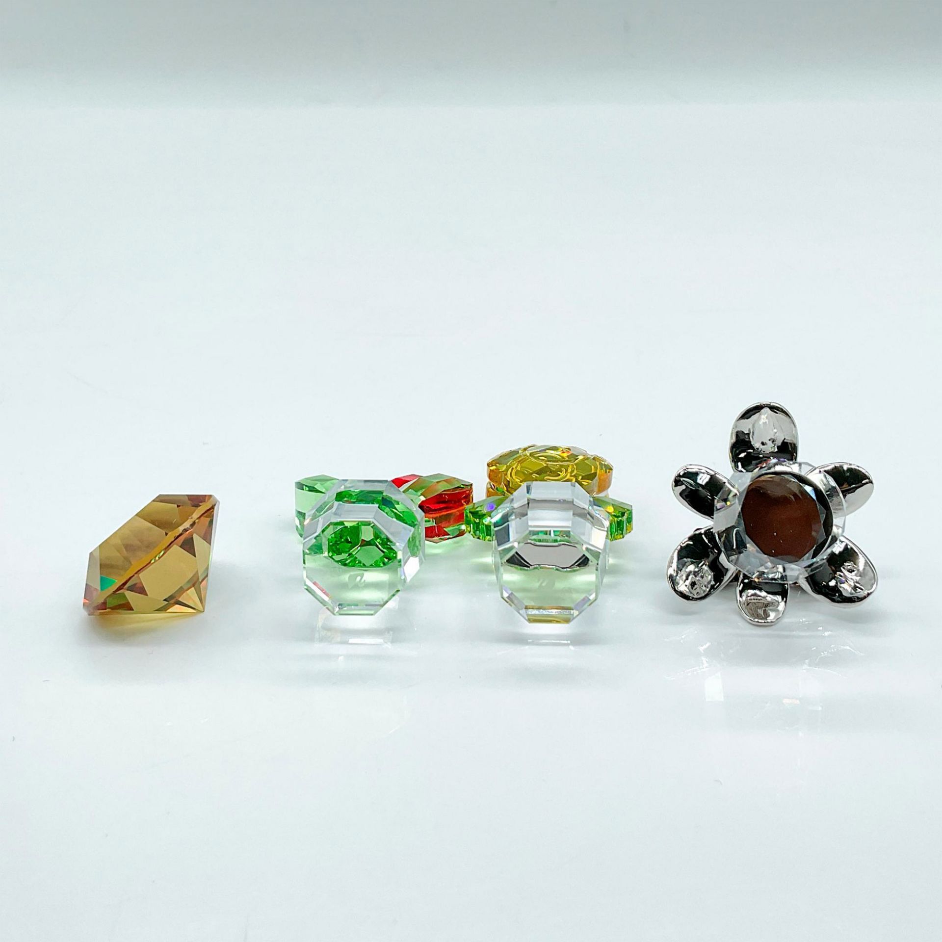 4pc Swarovski Crystal Figurines, Flowers + SCS Diamond - Image 3 of 4