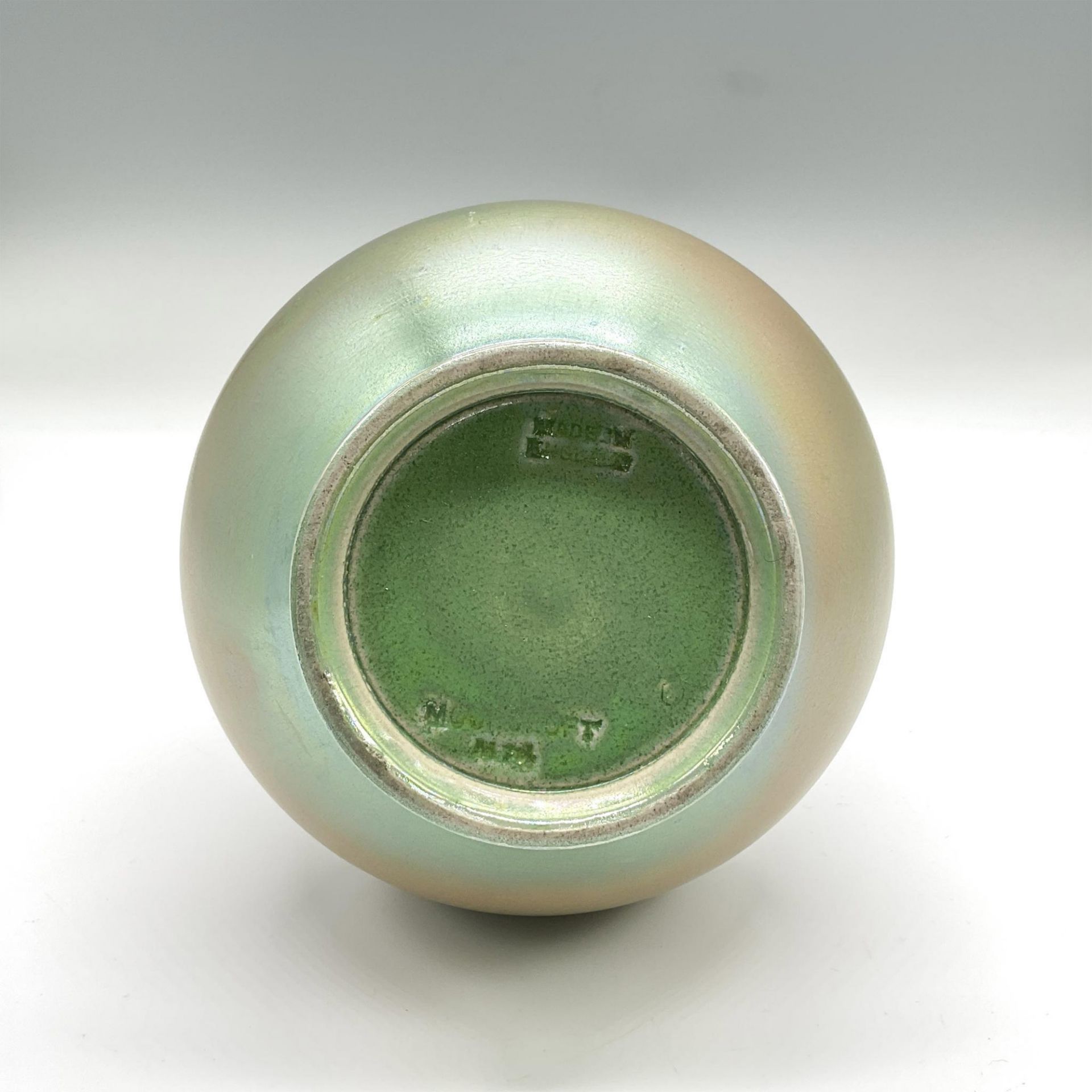 Moorcroft Pottery Vase, Iridescent Sage Green - Bild 3 aus 3